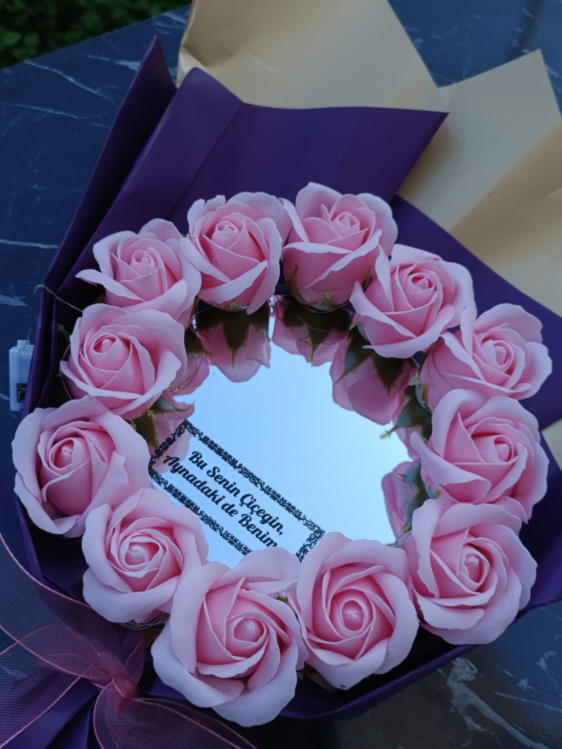 Işıklı Ayna Kalpli Gül Buketi