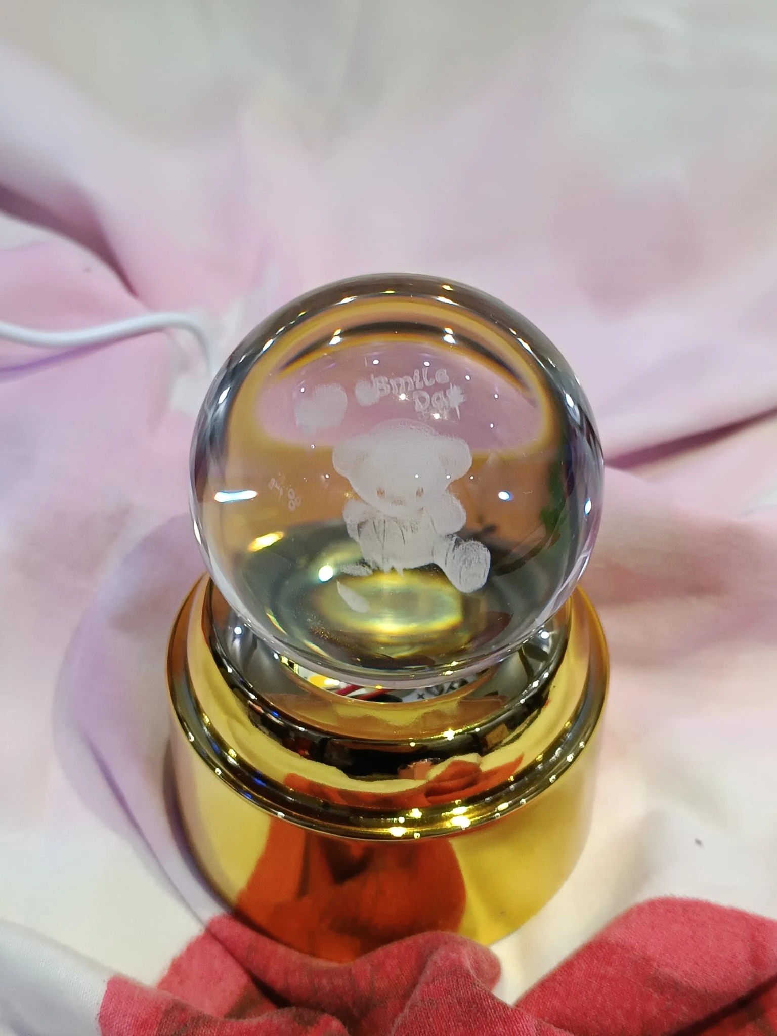 Dönen Işıklı 3D Lazer Oyma Kristal Küre Çeşitleri | Gold Tabanlı İthal Gece Lambası