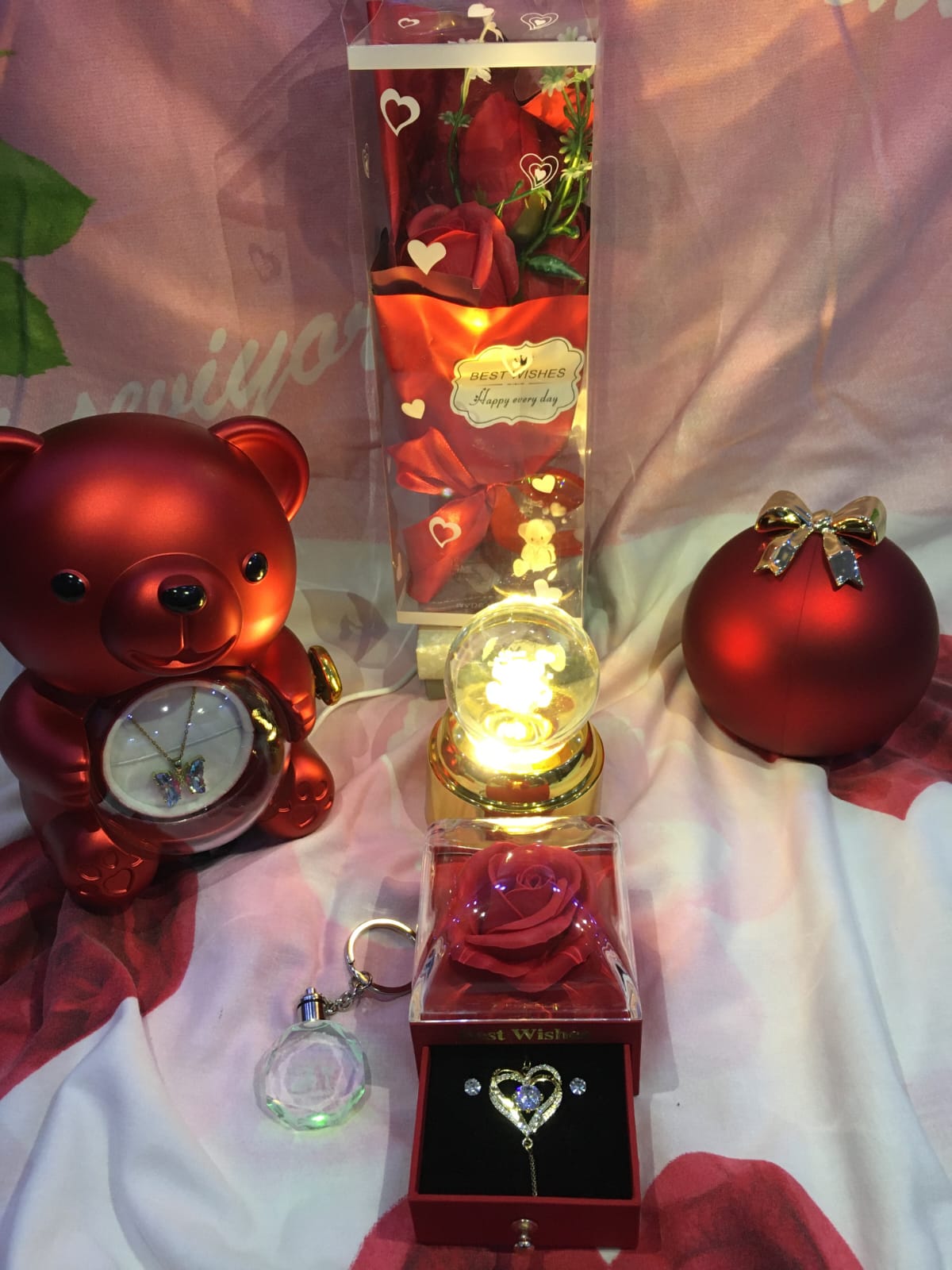 Aşk Paketi 5’li Set – Döner Işıklı Gül Küresi, Ayıcık ve Yüzük Kutusu