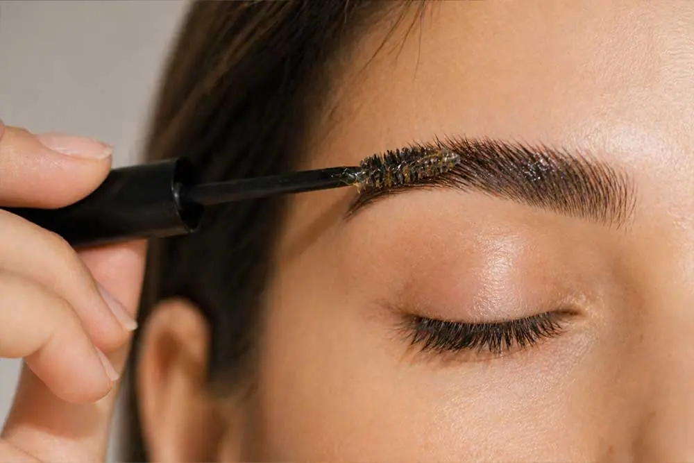 Hint Yağı Kaş ve Kirpik İçin Nasıl Kullanılır