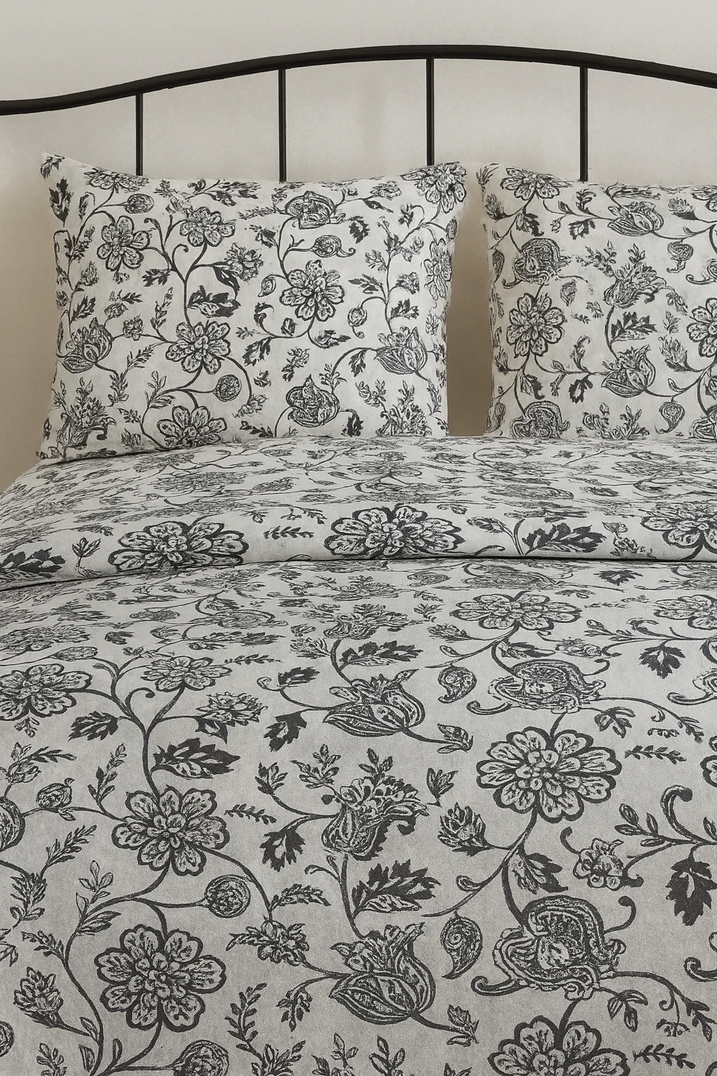 Siyah Çiçek Desenli - 200×220