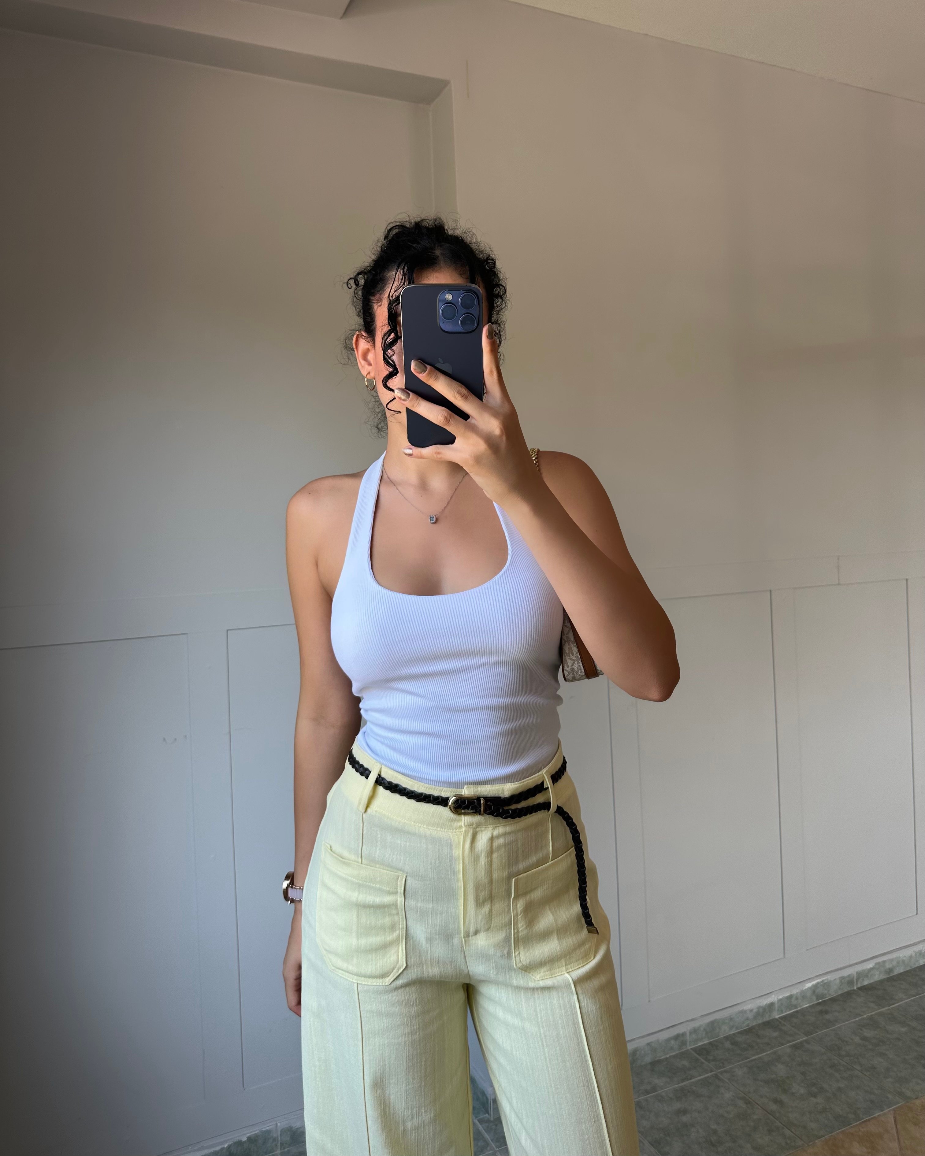 Beyaz Boyundan Geçirmeli Fitilli Bluz KT0041