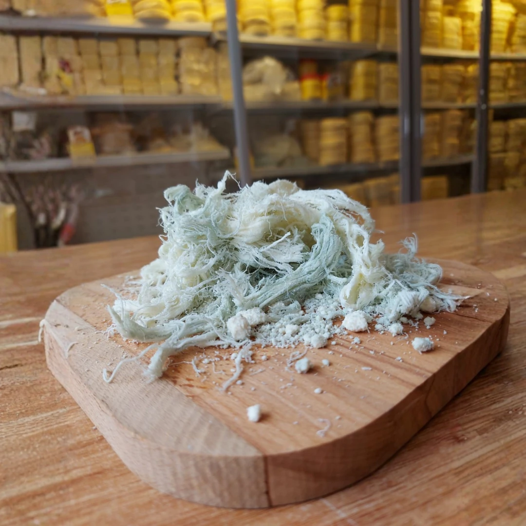 Yeşillenmiş (göy) Çeçil Peyniri -1Kg