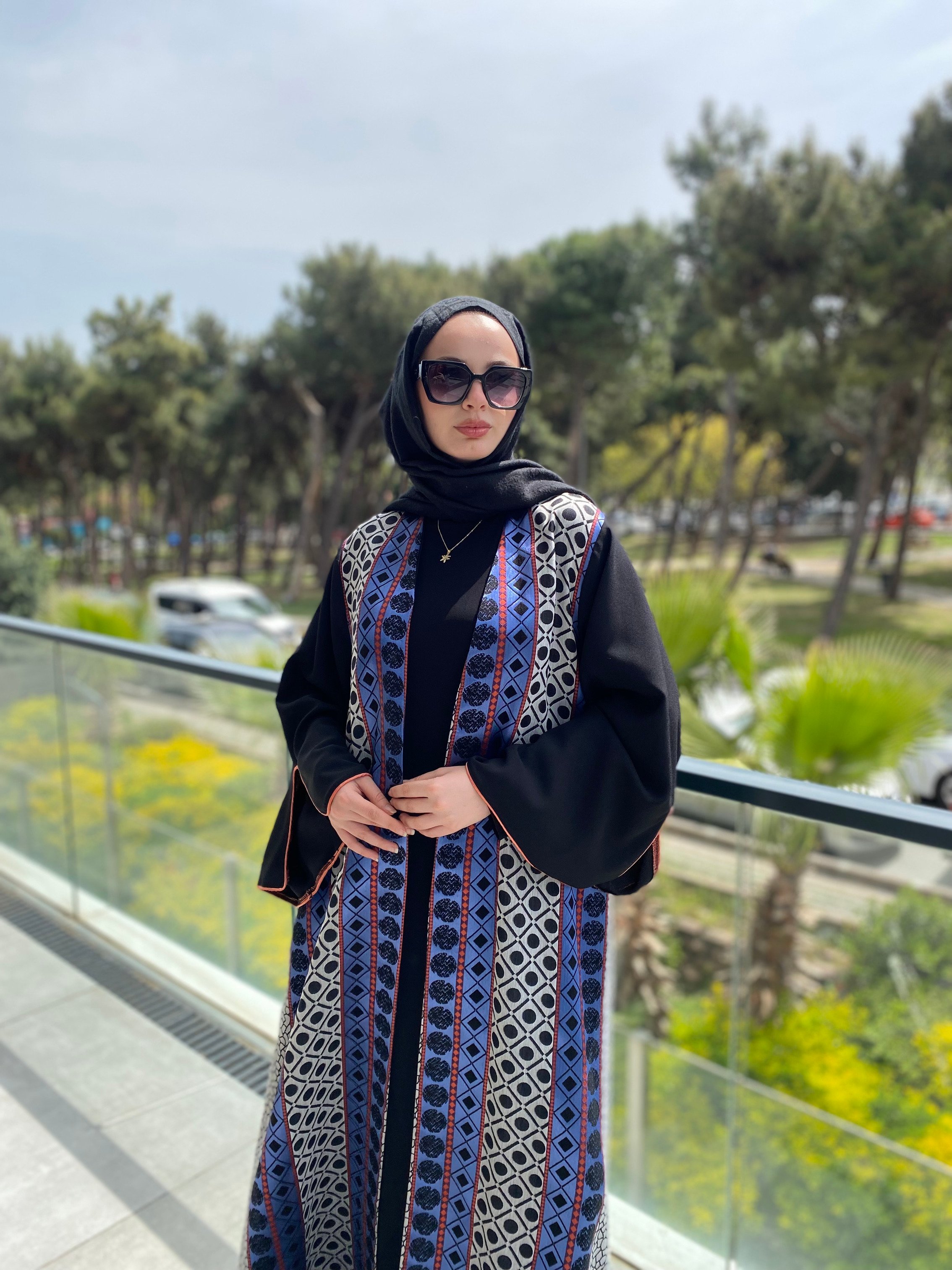 40958 Yarasakol Ön Detaylı Abaya