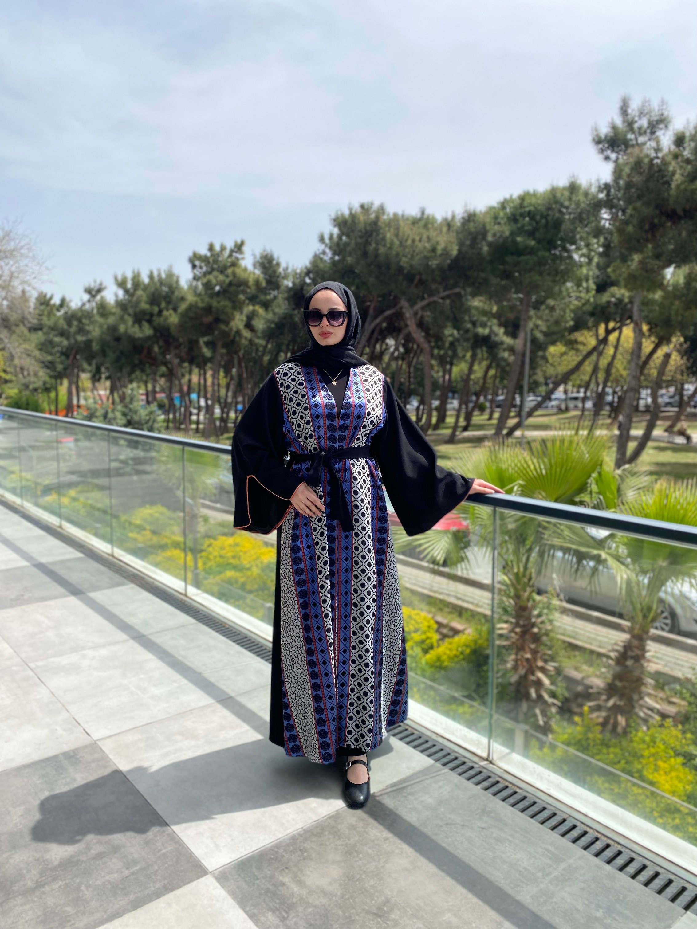 40958 Yarasakol Ön Detaylı Abaya