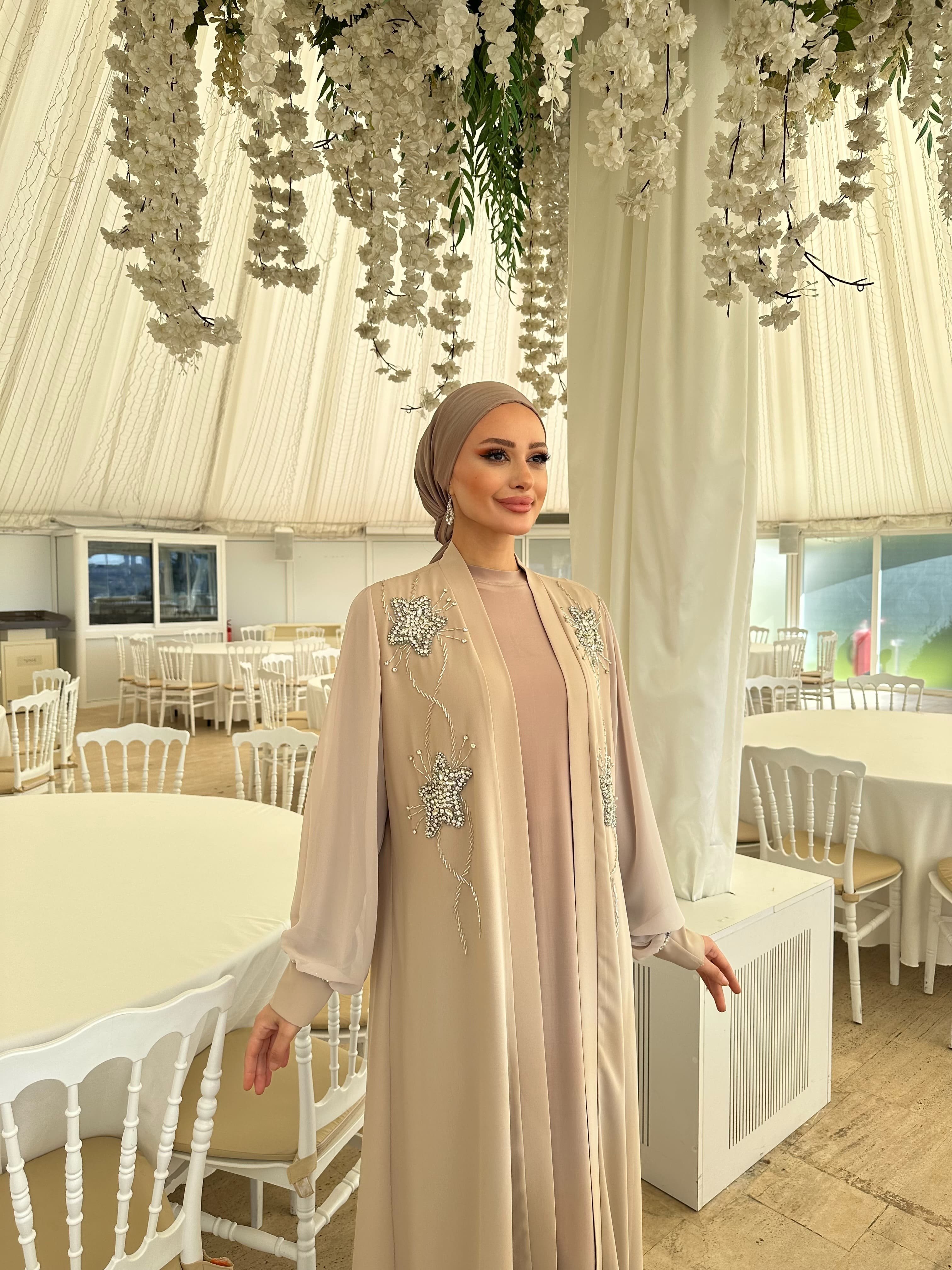 Kolları Şifon Ve Omuzdan Aşağı Taş İşleme 