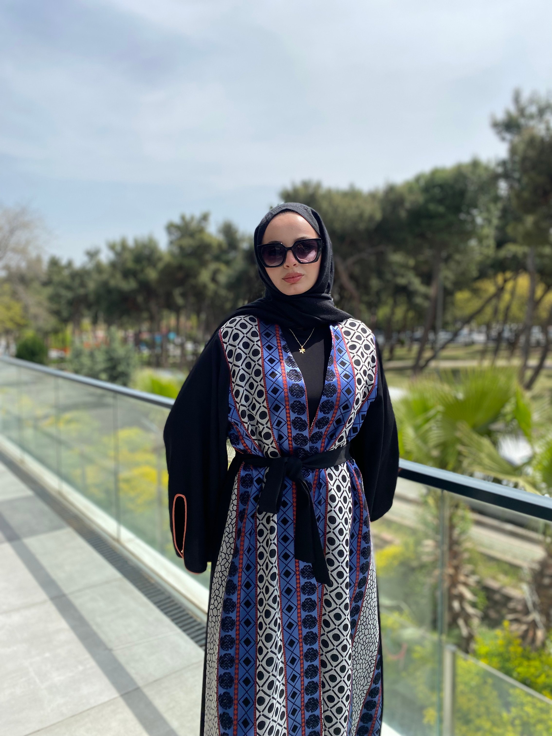 40958 Yarasakol Ön Detaylı Abaya