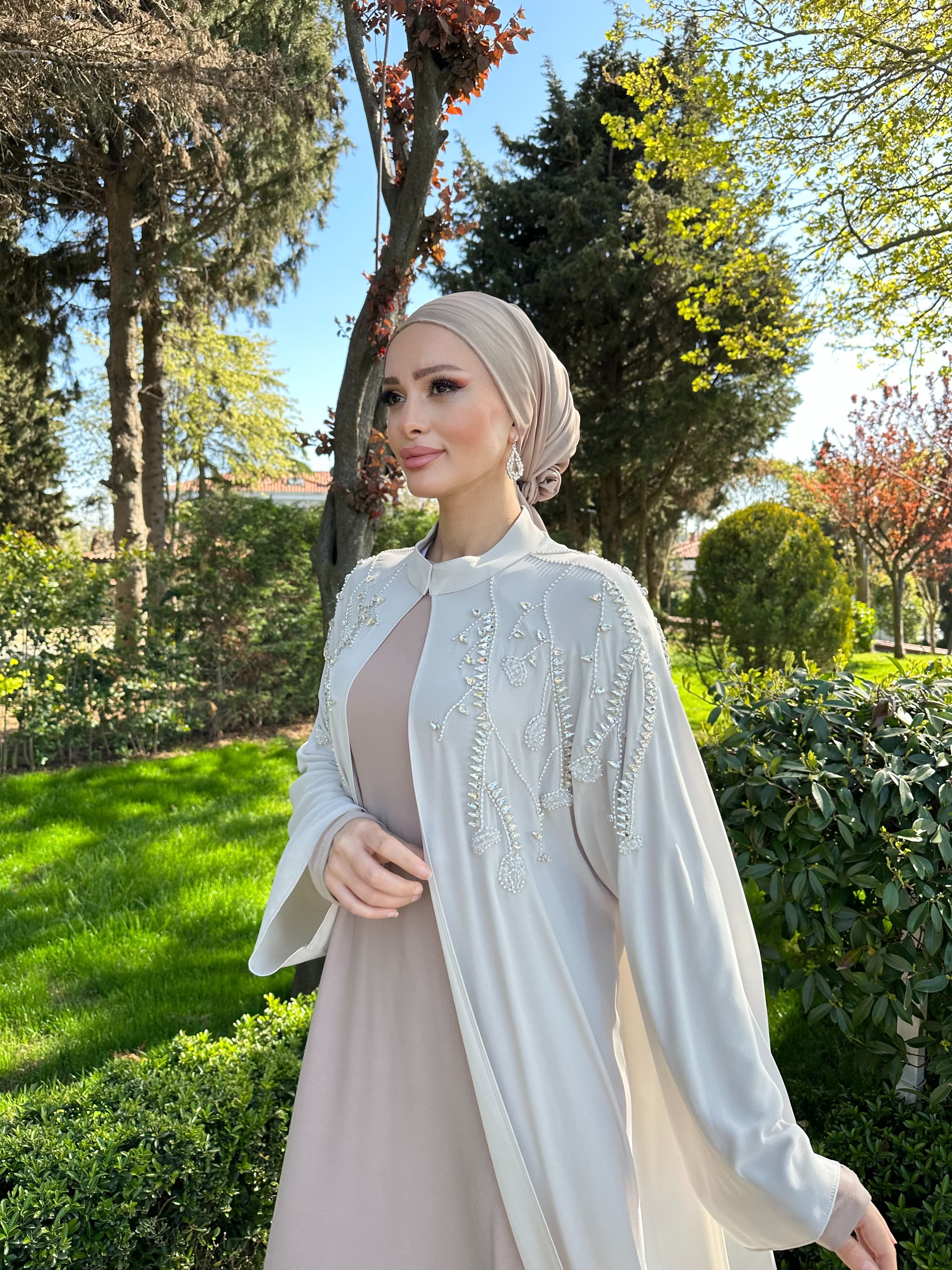 6222 Mimoza El İşlemeli Taş Detaylı Abaya 
