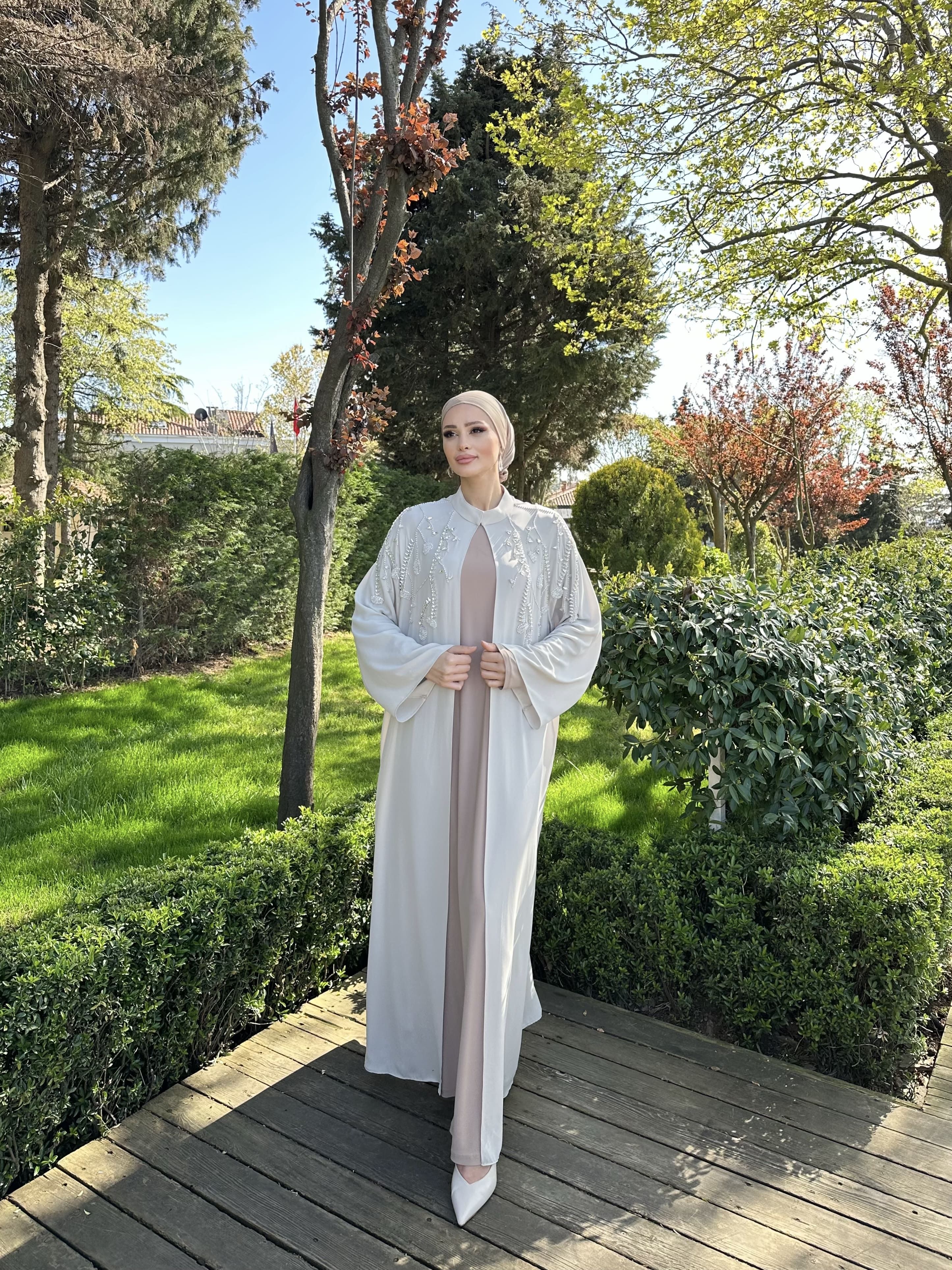 6222 Mimoza El İşlemeli Taş Detaylı Abaya 