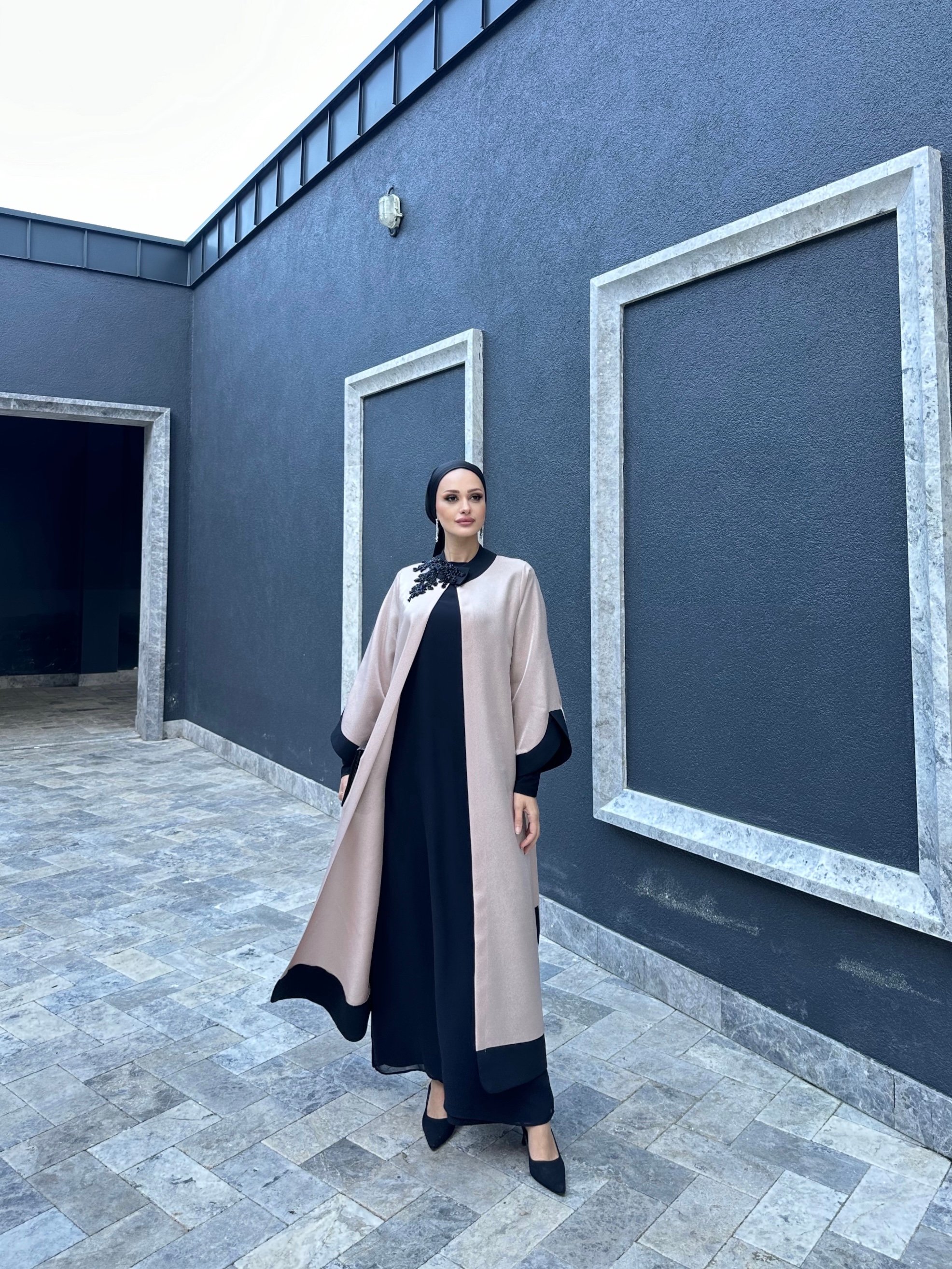 Balıksırtı Kasnak İşli Abaya - pudra