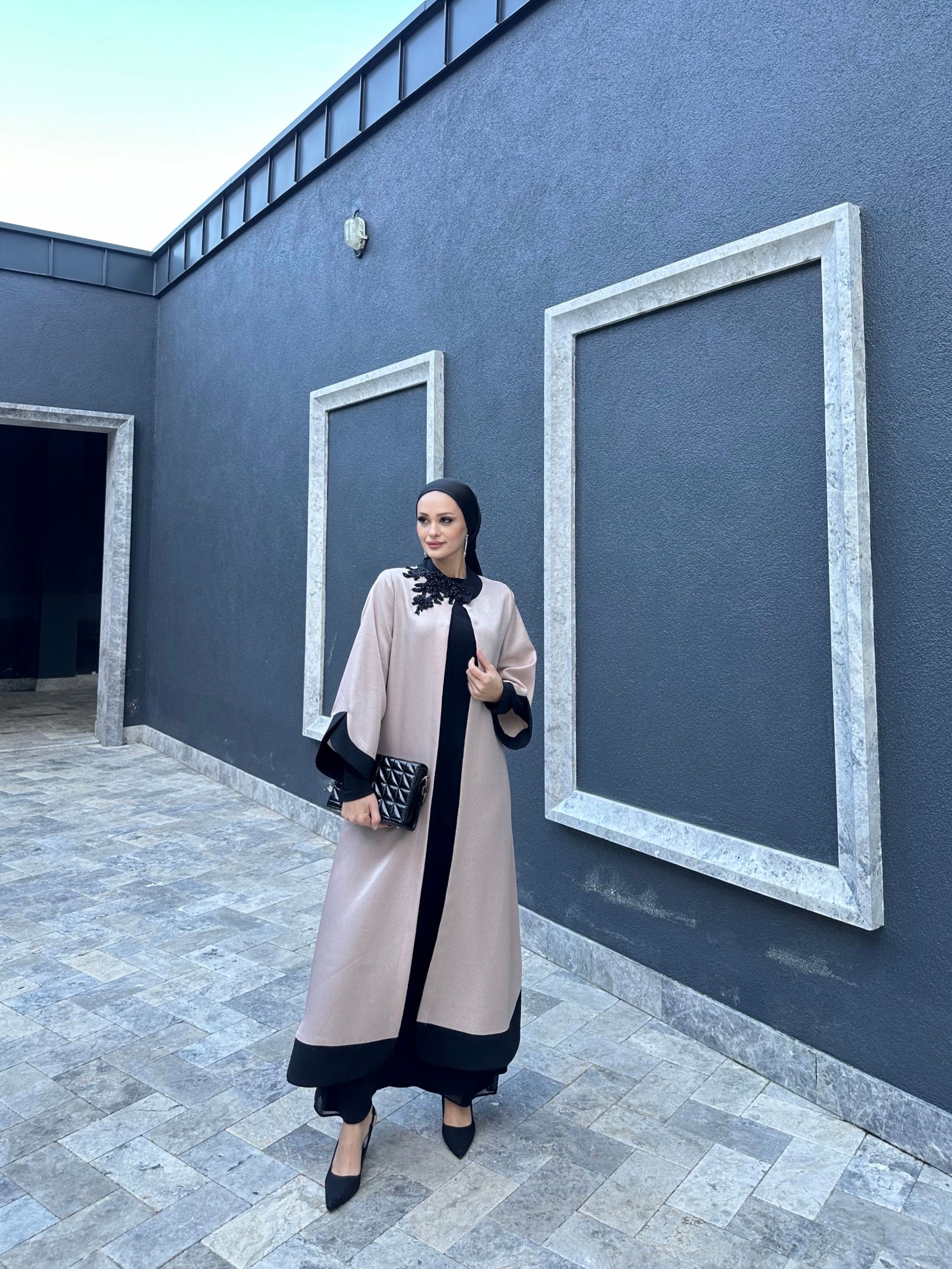 Balıksırtı Kasnak İşli Abaya - pudra