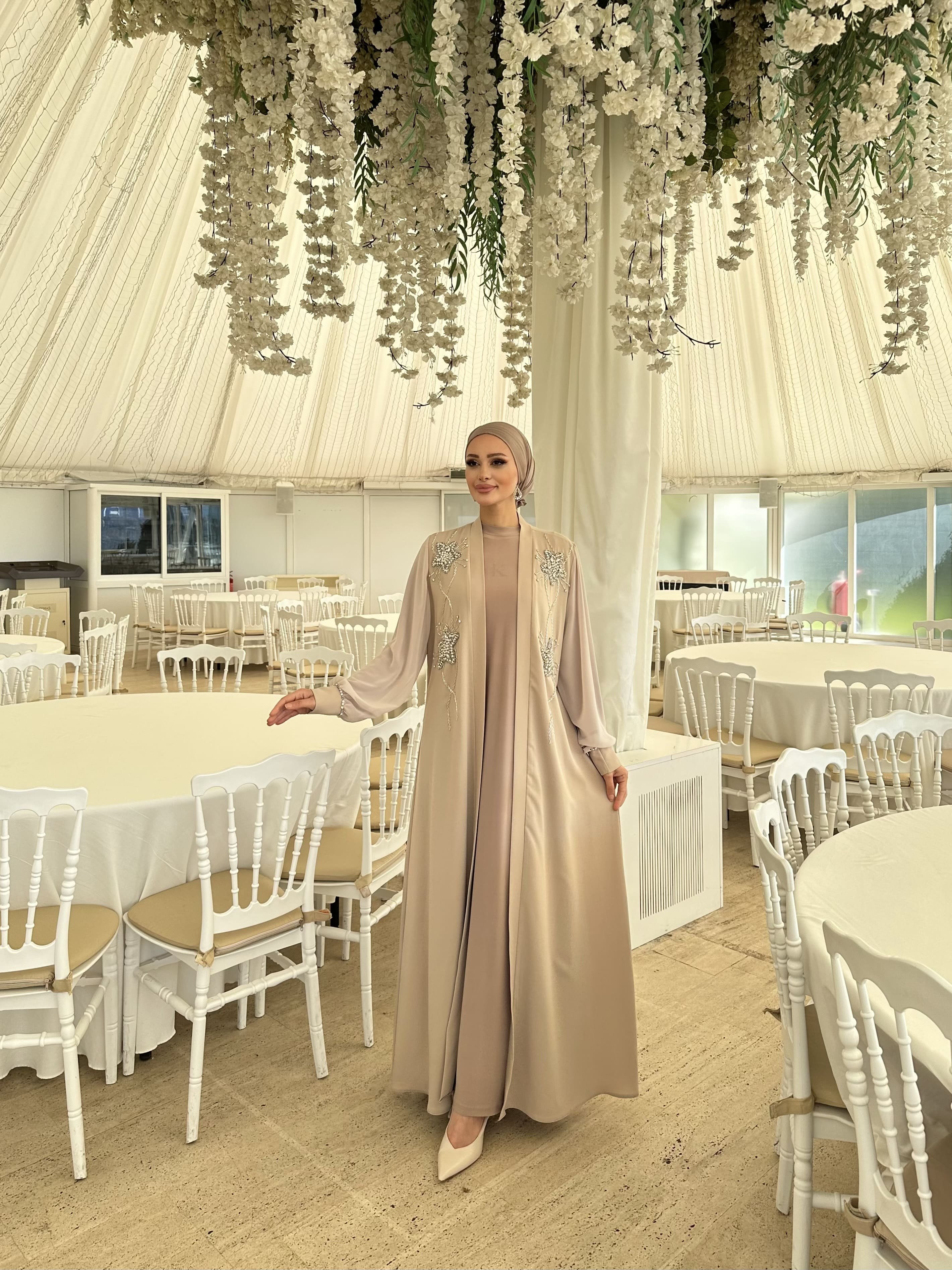 Kolları Şifon Ve Omuzdan Aşağı Taş İşleme 