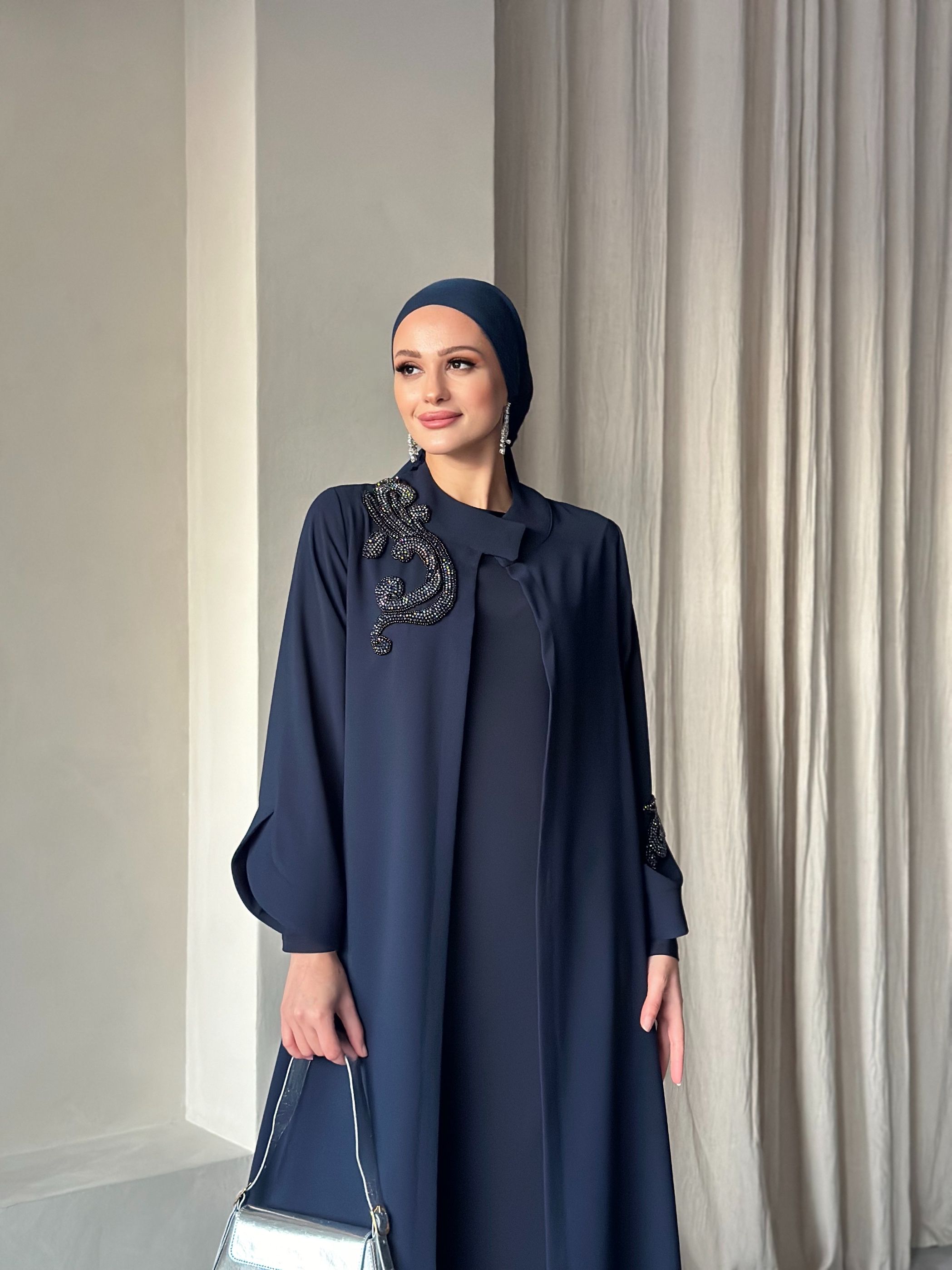 Yaka Kol İşli Abaya