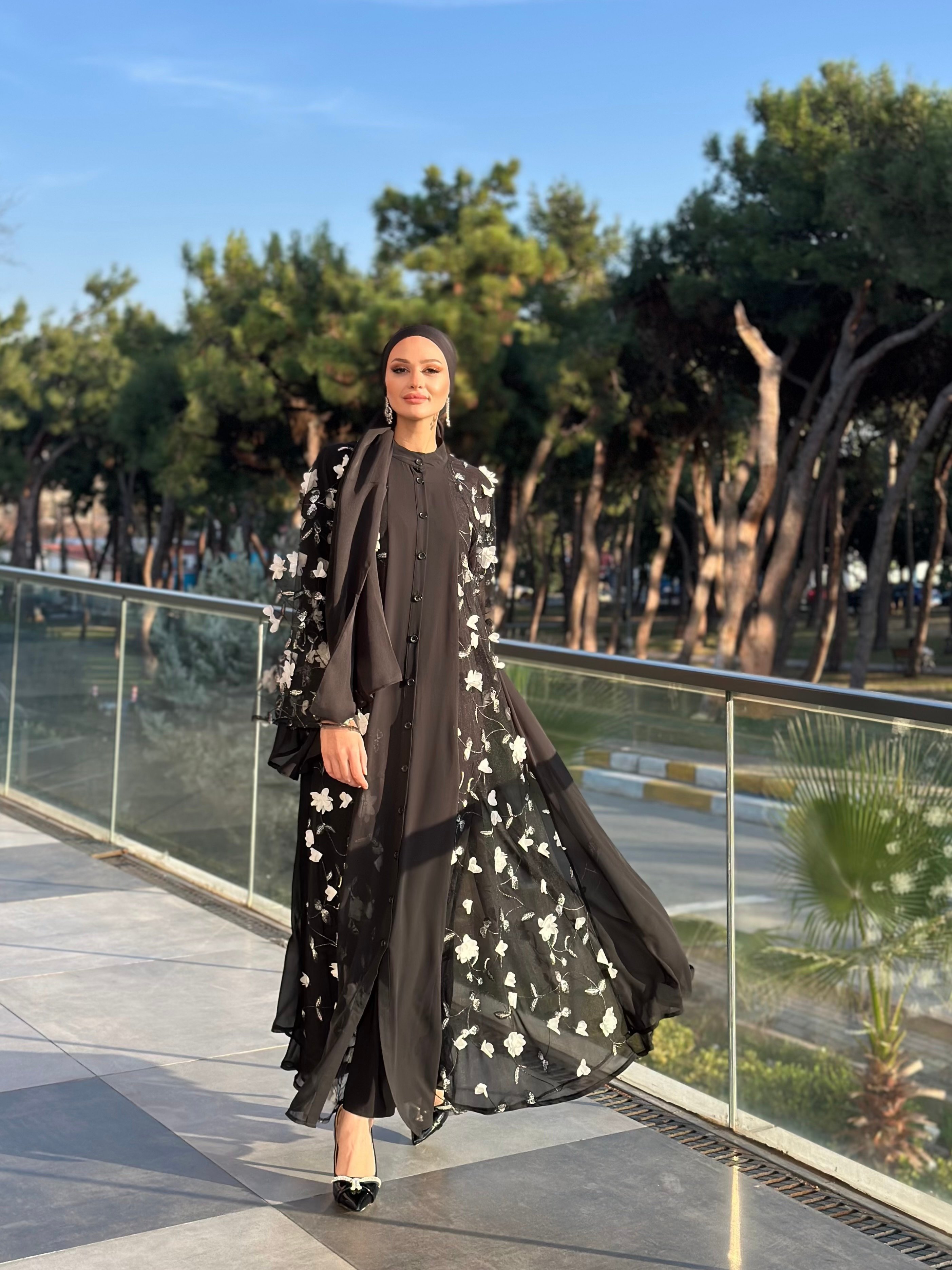 Çiçek Desen Abaya - beyaz