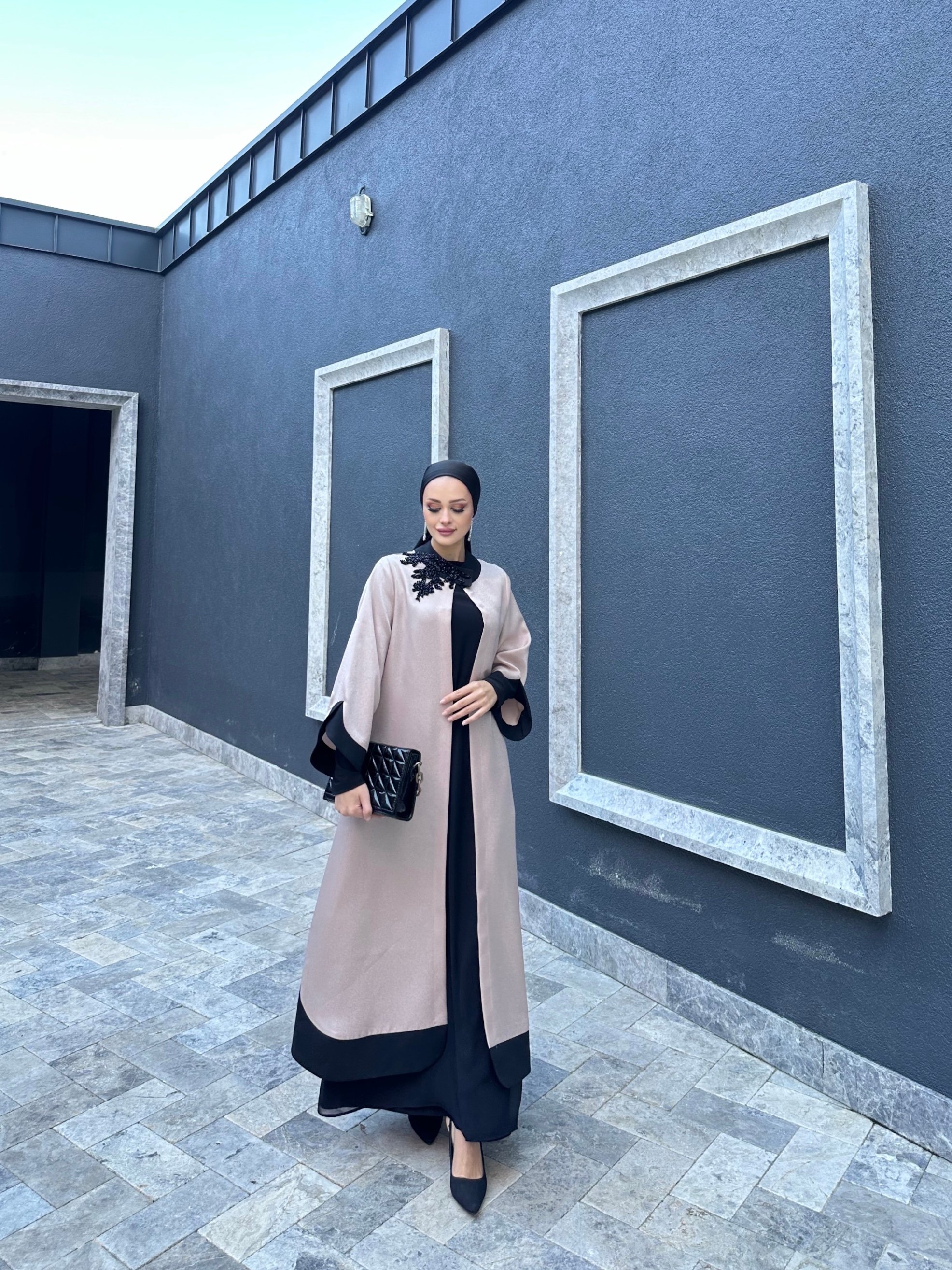 Balıksırtı Kasnak İşli Abaya - pudra