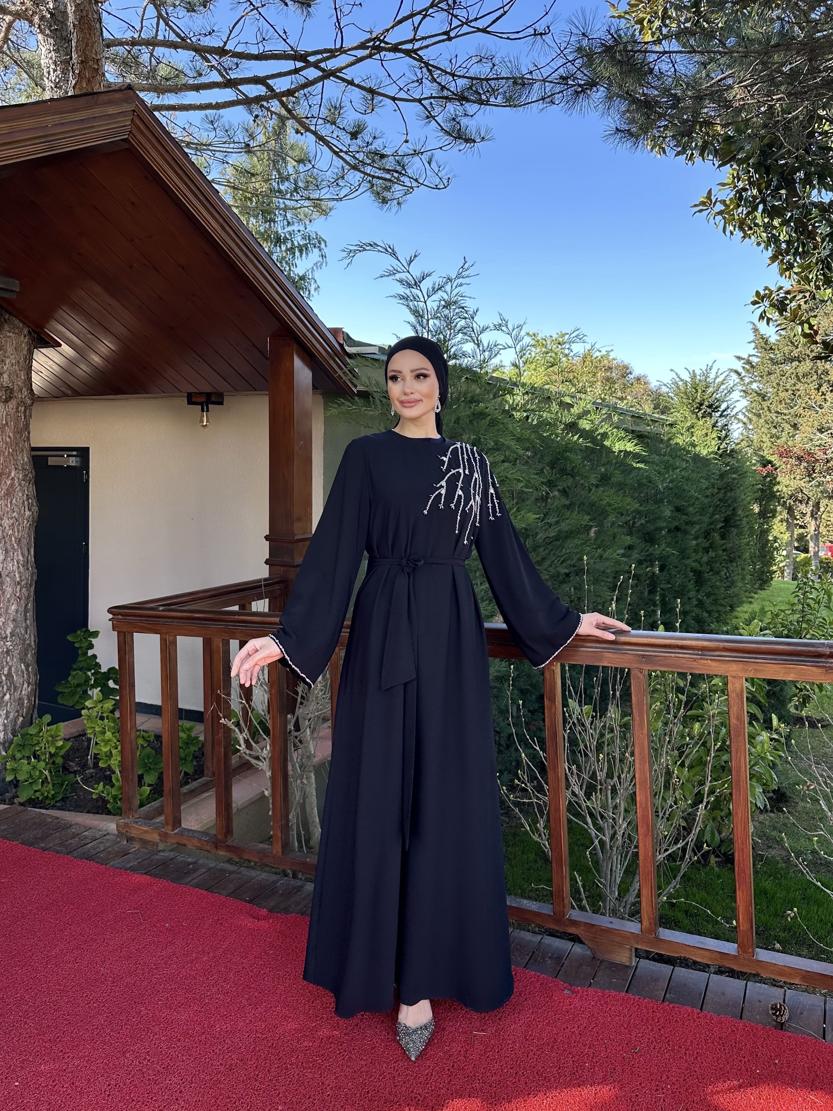 4210 Kol Ucu Ve Omuz Kısmında Taş İşlemeli Elbise  - siyah