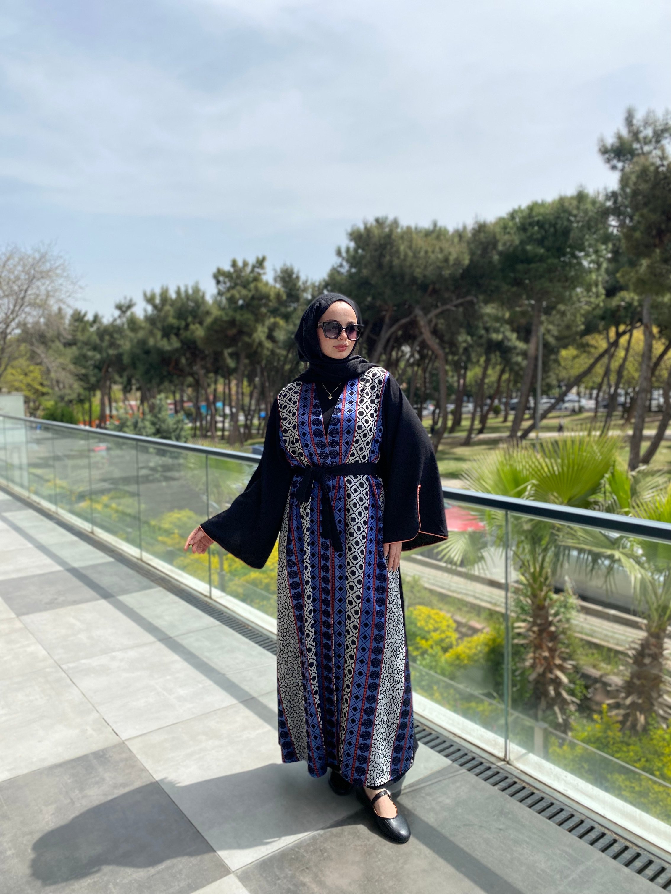 40958 Yarasakol Ön Detaylı Abaya