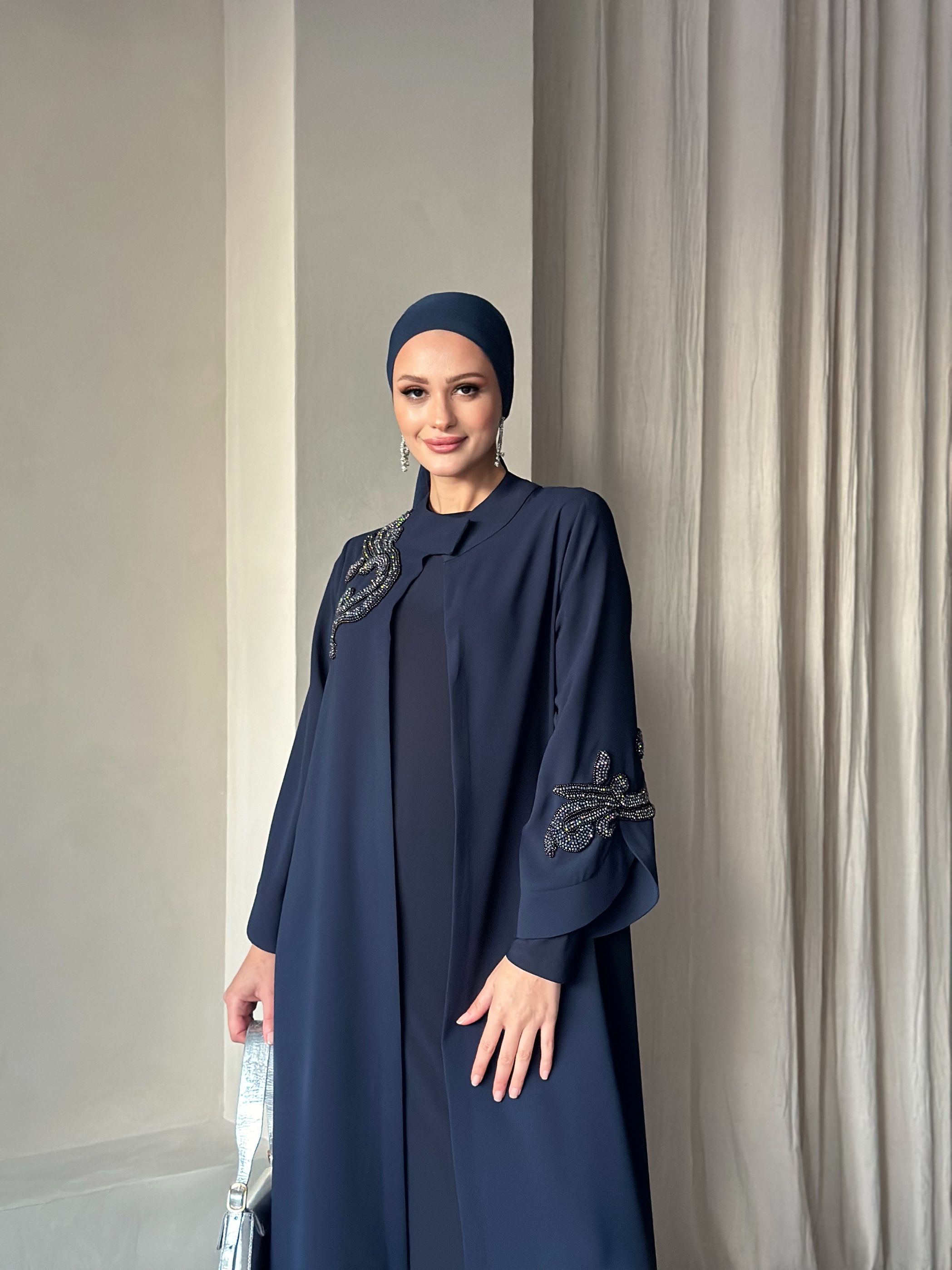 Yaka Kol İşli Abaya