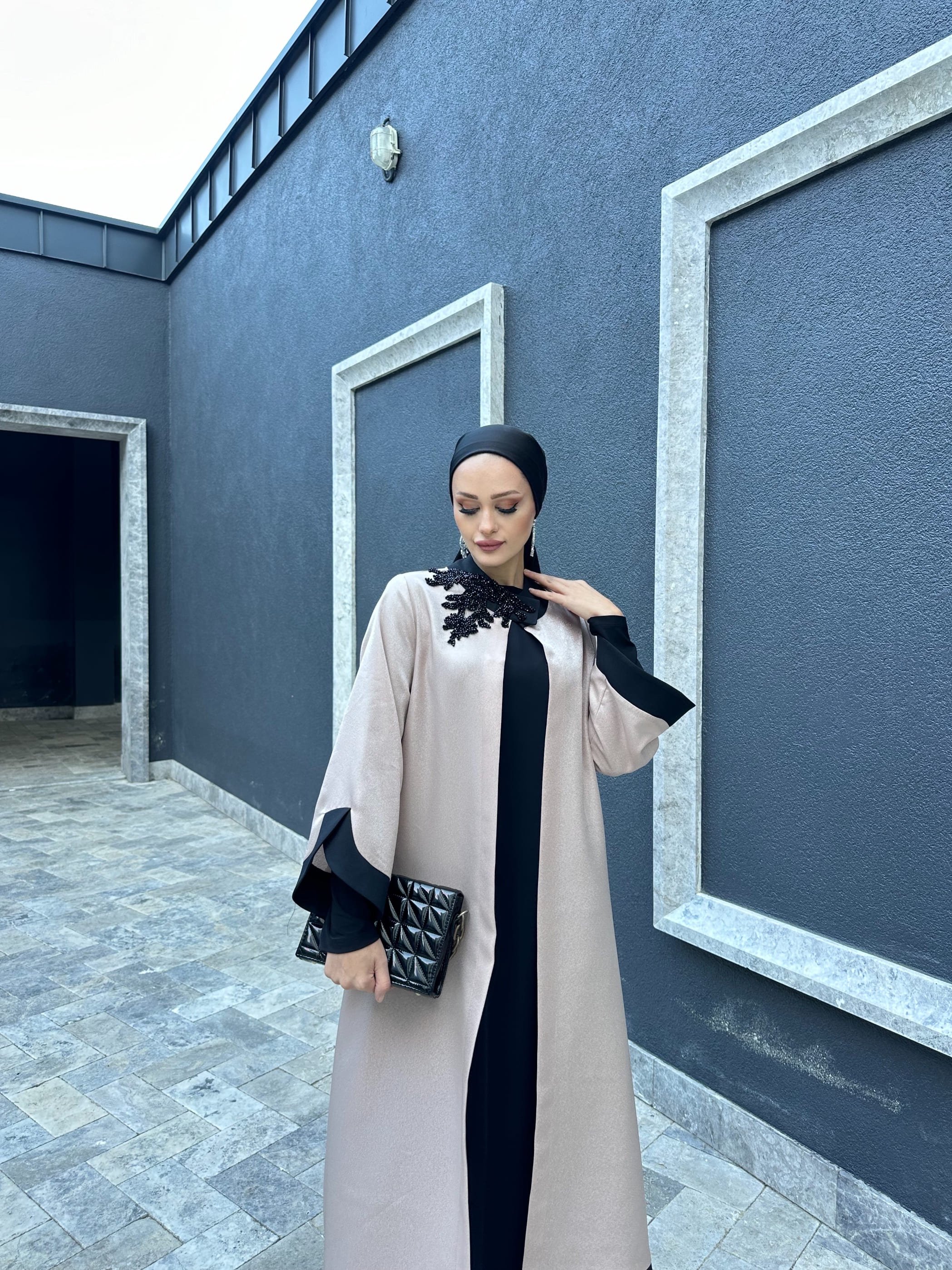 Balıksırtı Kasnak İşli Abaya - pudra