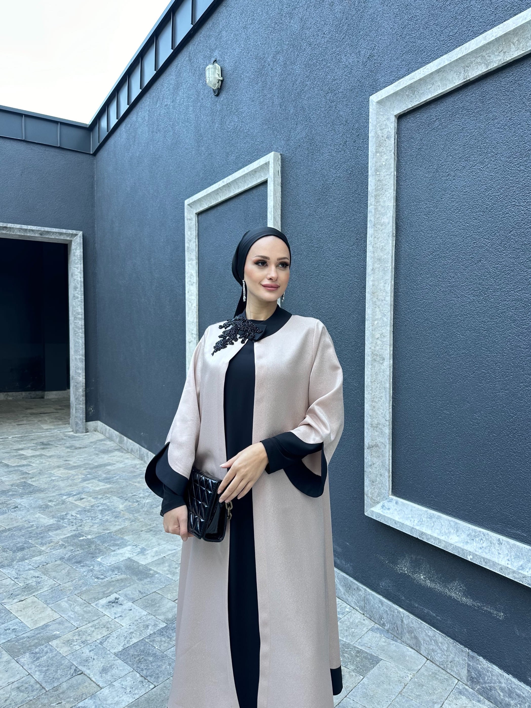 Balıksırtı Kasnak İşli Abaya - pudra