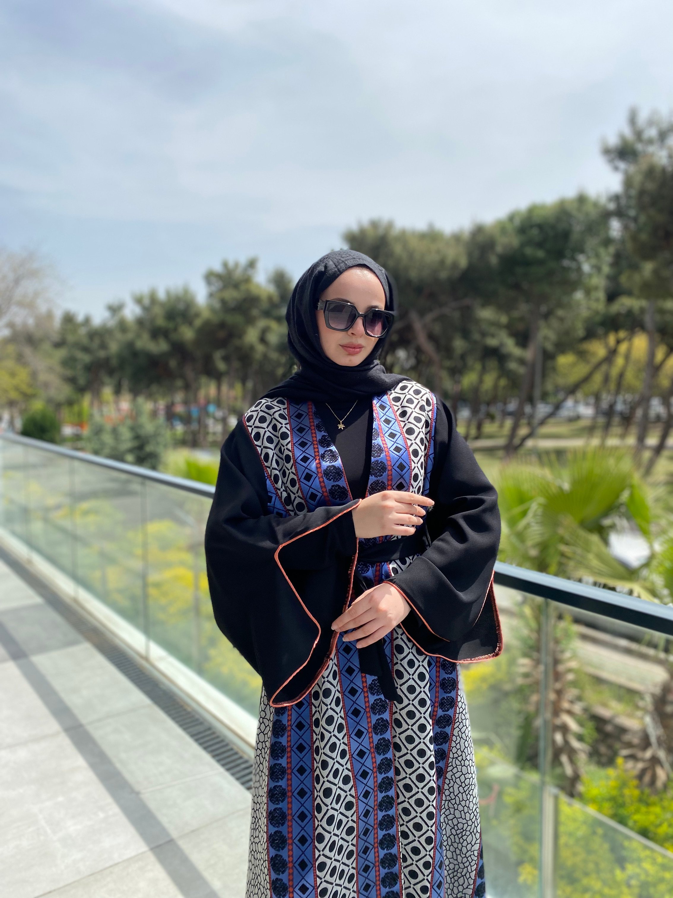 40958 Yarasakol Ön Detaylı Abaya
