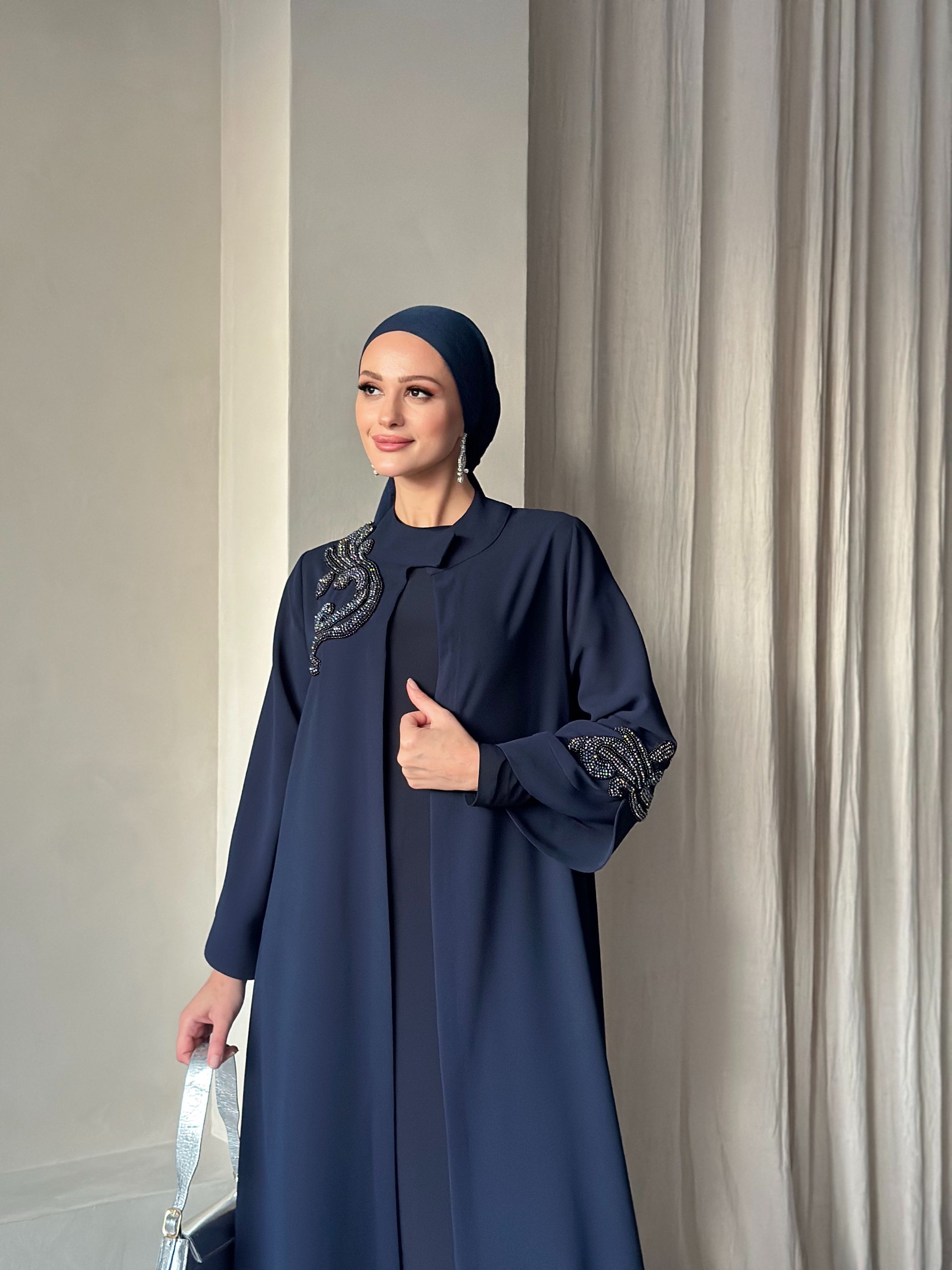 Yaka Kol İşli Abaya