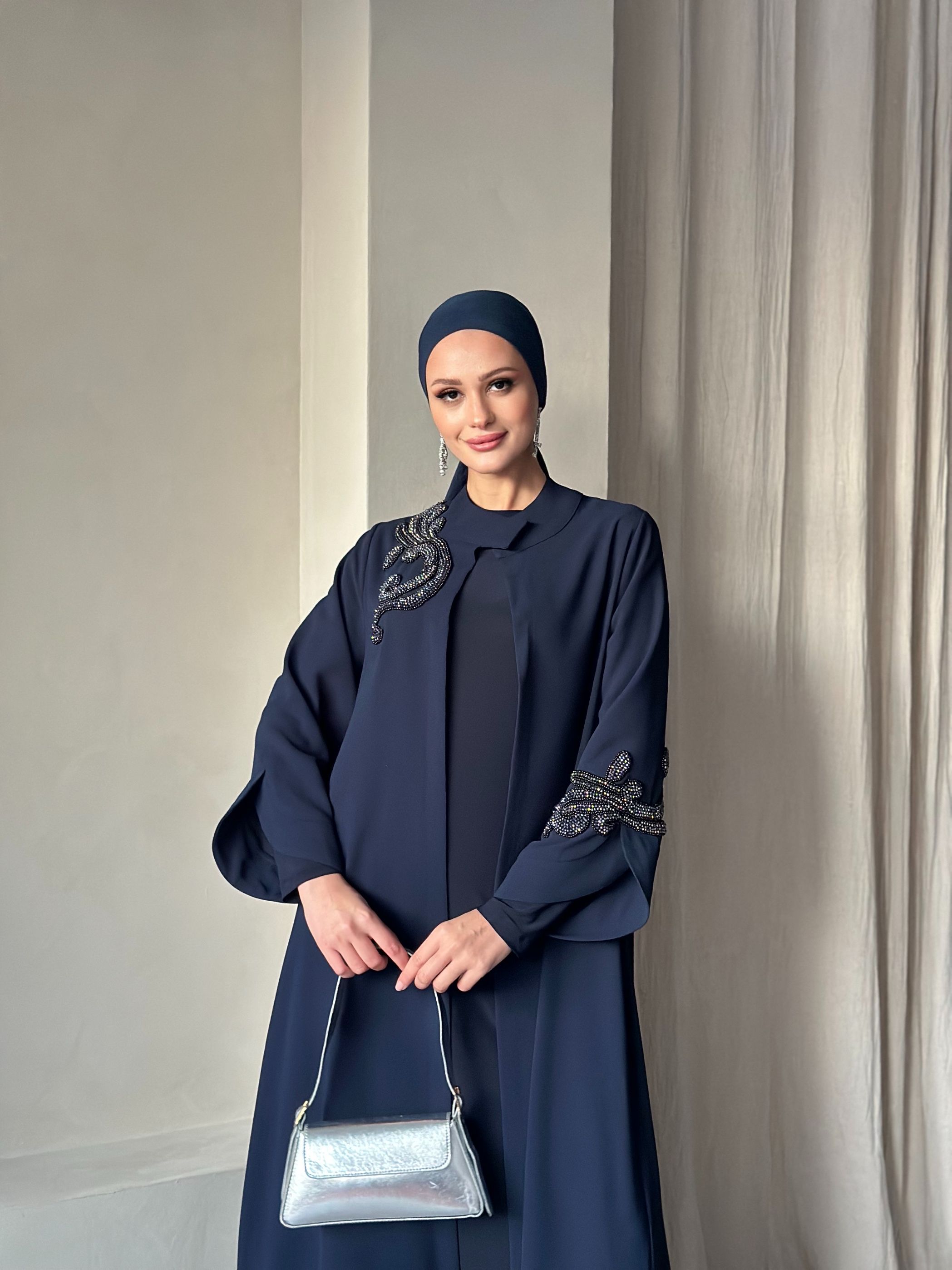 Yaka Kol İşli Abaya