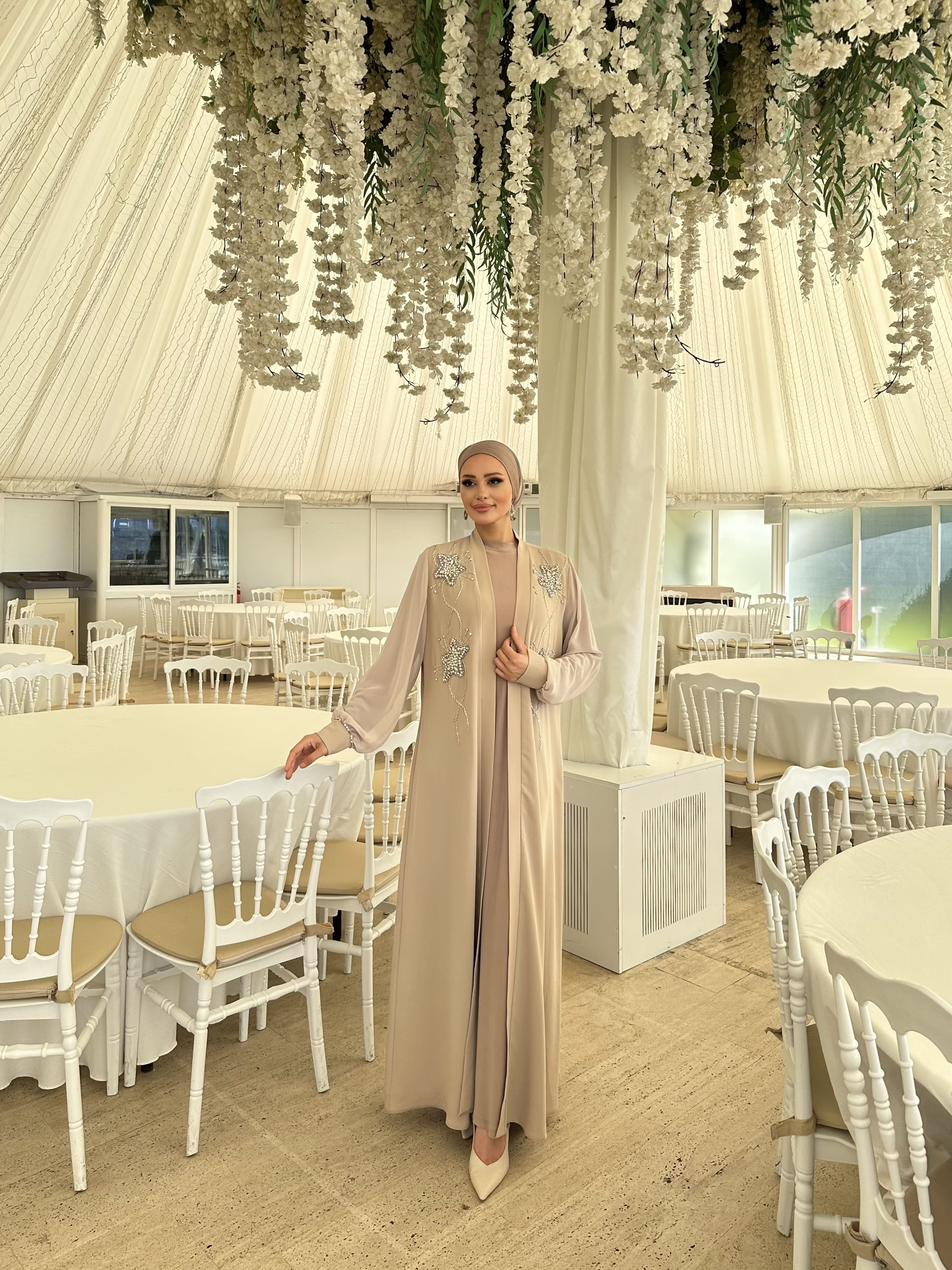 Kolları Şifon Ve Omuzdan Aşağı Taş İşleme 