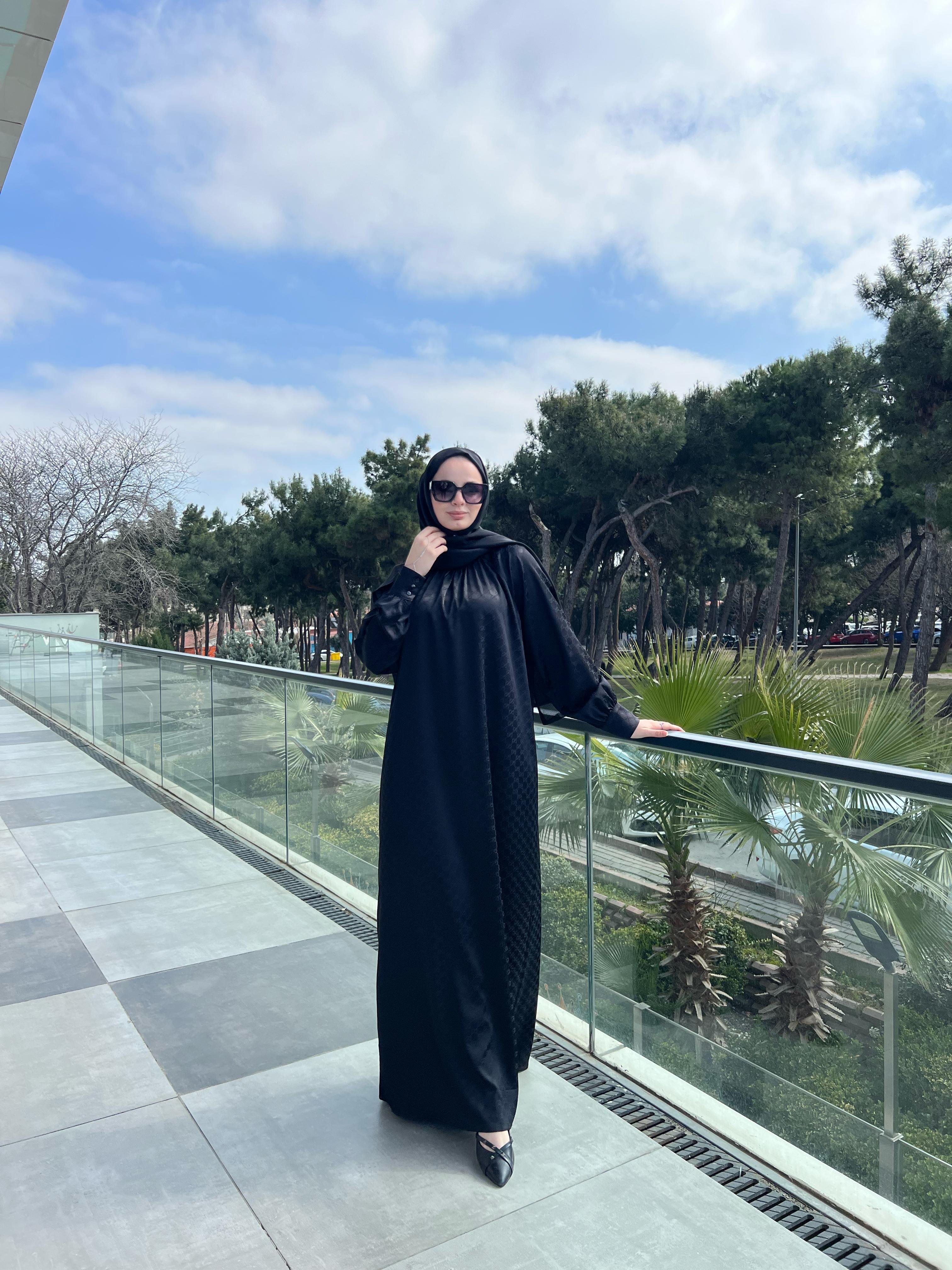 Jakarlı İpek Saten Reglan Kol G Desen Elbise 