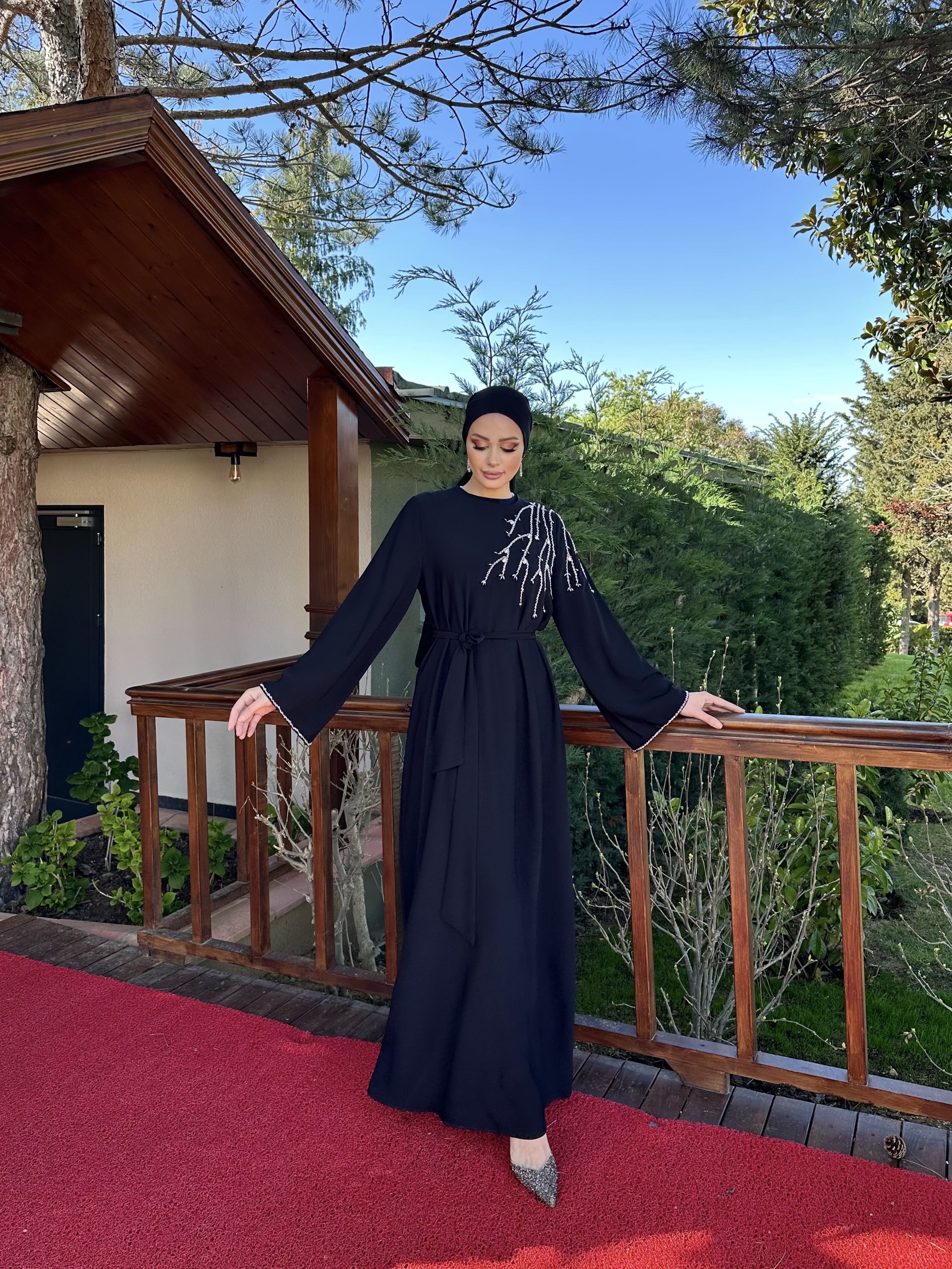 4210 Kol Ucu Ve Omuz Kısmında Taş İşlemeli Elbise  - siyah