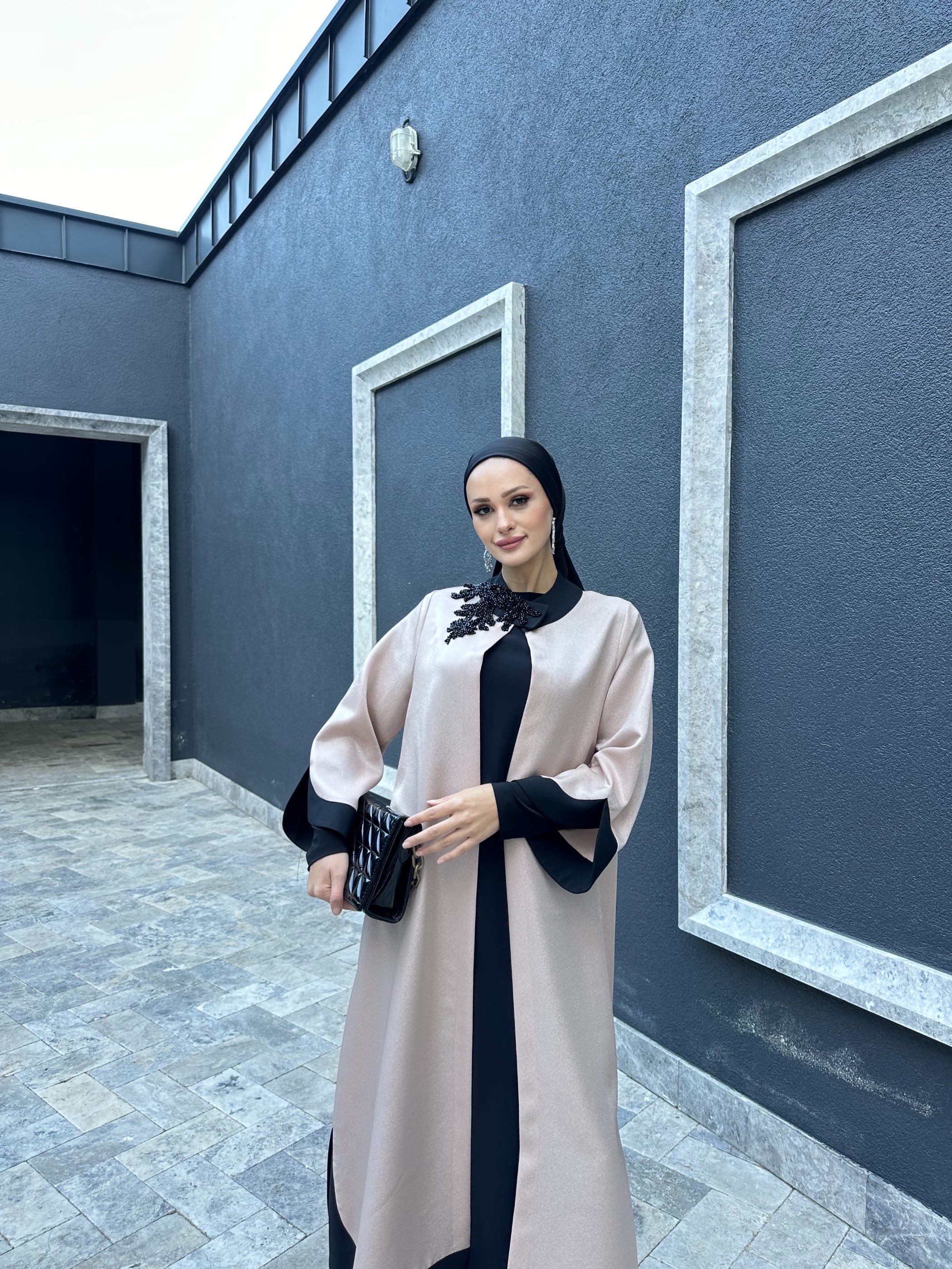 Balıksırtı Kasnak İşli Abaya - pudra