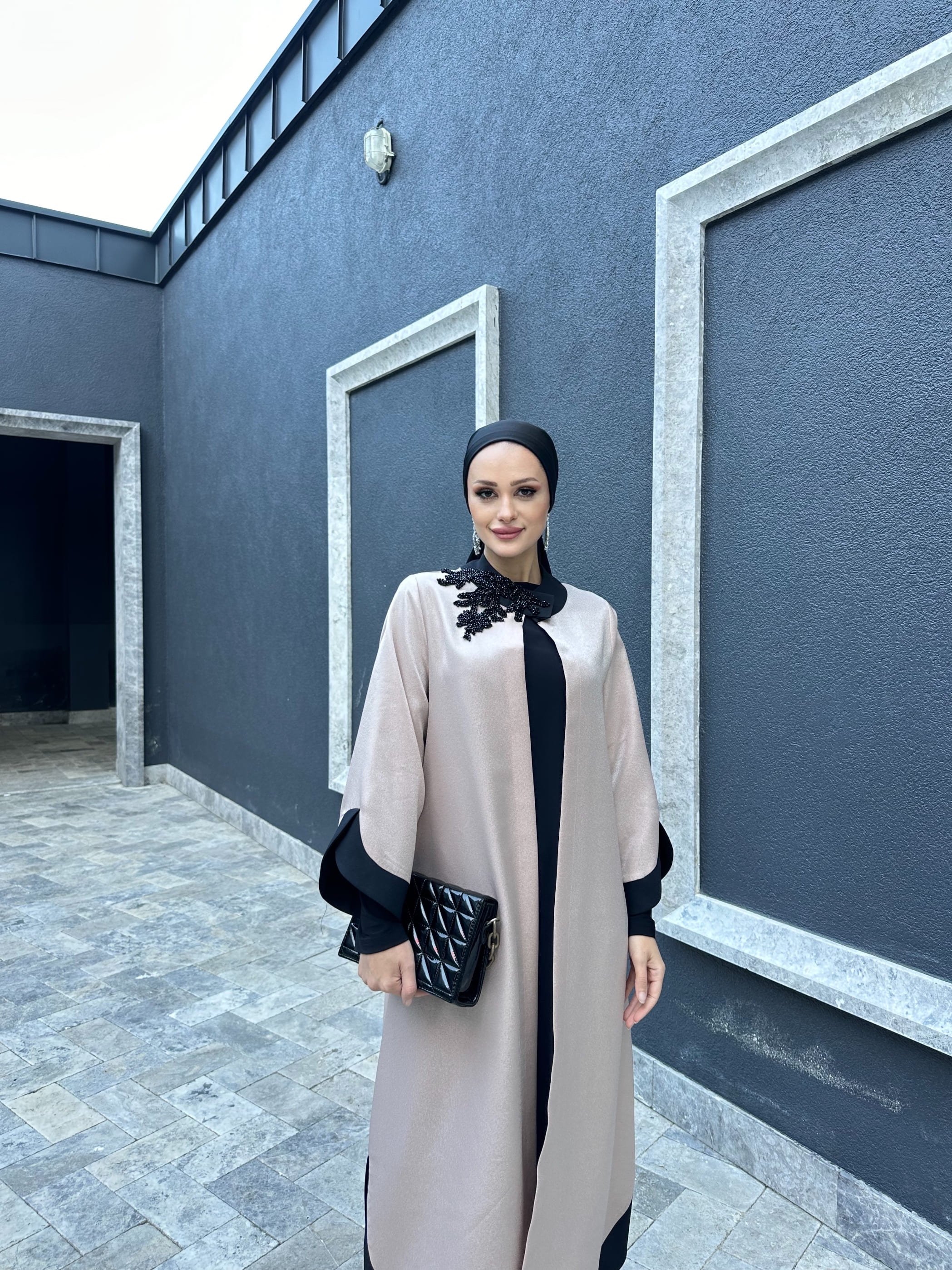 Balıksırtı Kasnak İşli Abaya - pudra