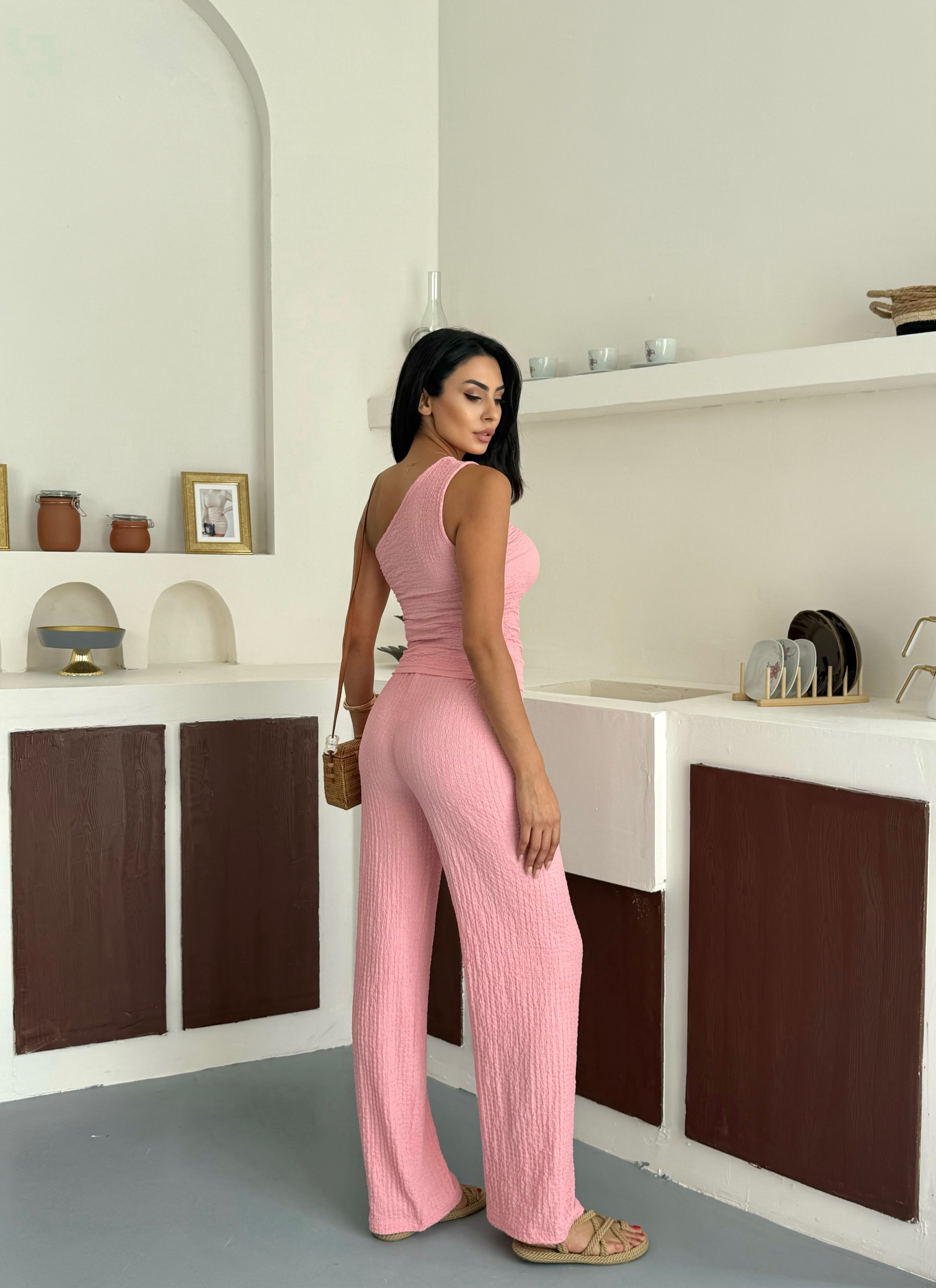Kadın Örme Bubble Kumaş Tek Omuz Detaylı Pantolon Crop Takım Pembe