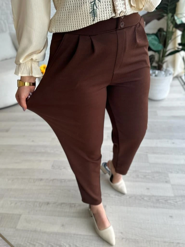 Kahverengi Çift Düğmeli Pileli Likralı Esnek Crep Pantolon Havuç Kalıp Bilek Boy 