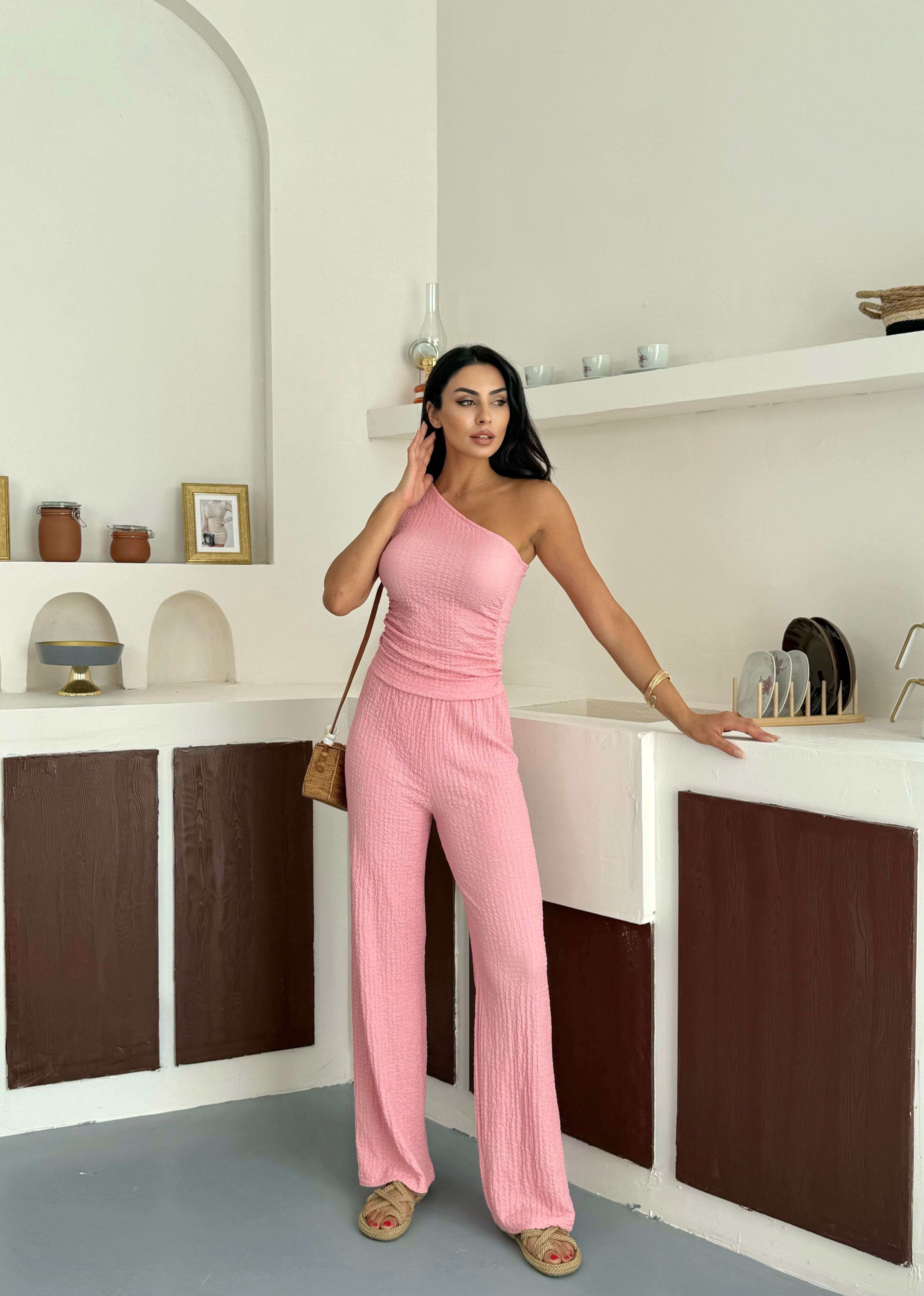 Kadın Örme Bubble Kumaş Tek Omuz Detaylı Pantolon Crop Takım Pembe