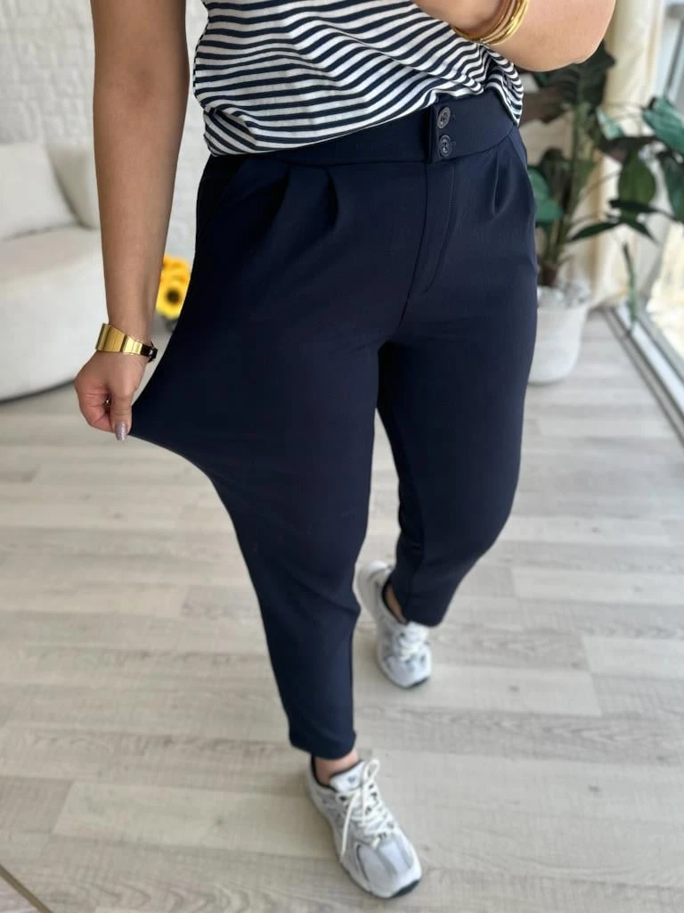 Lacivert Çift Düğmeli Pileli Likralı Esnek Crep Pantolon Havuç Kalıp Bilek Boy 