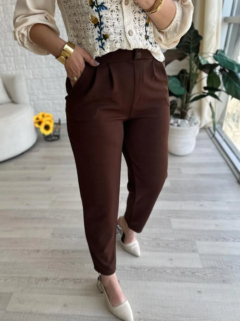 Kahverengi Çift Düğmeli Pileli Likralı Esnek Crep Pantolon Havuç Kalıp Bilek Boy 