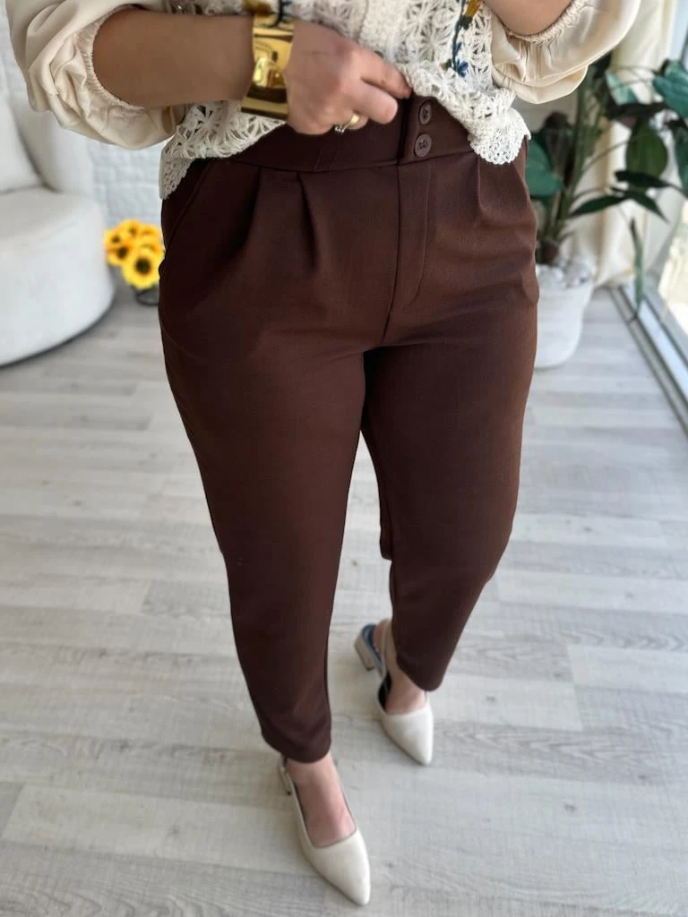 Kahverengi Çift Düğmeli Pileli Likralı Esnek Crep Pantolon Havuç Kalıp Bilek Boy 