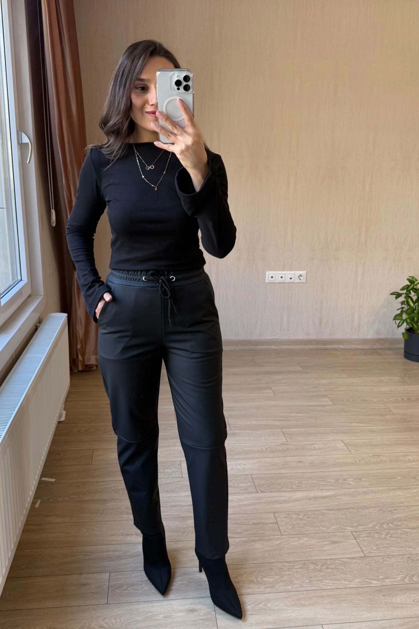 Siyah Deri Pantolon İçi Şardonlu Likralı Esnek Mat Deri