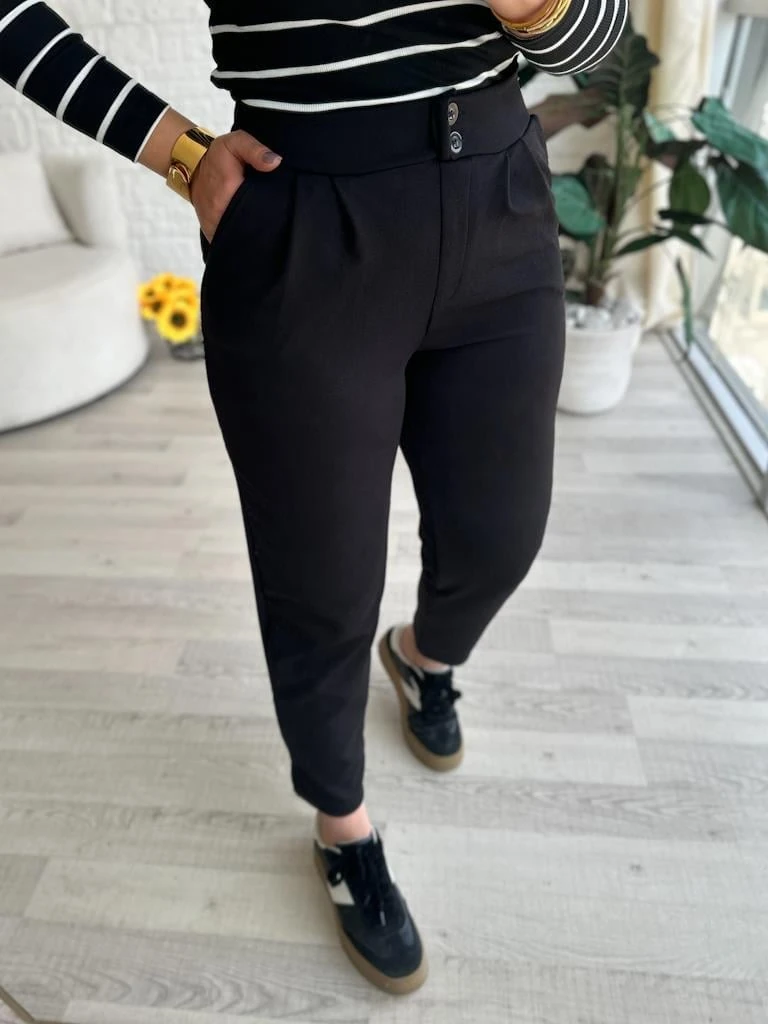 Siyah Çift Düğmeli Pileli Likralı Esnek Crep Pantolon Havuç Kalıp Bilek Boy 