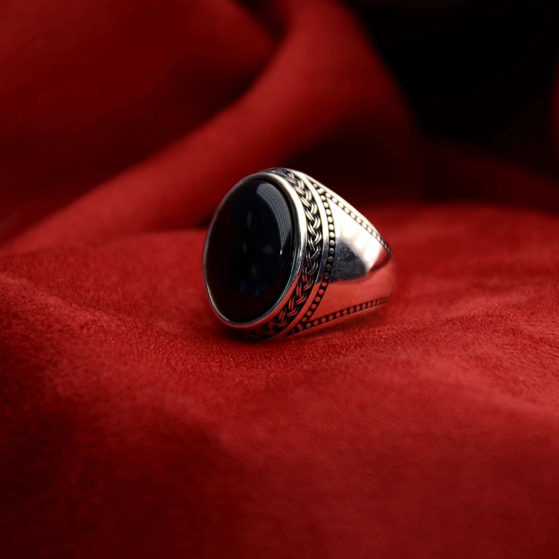 Örgü Üçgen Desenli Yüzük