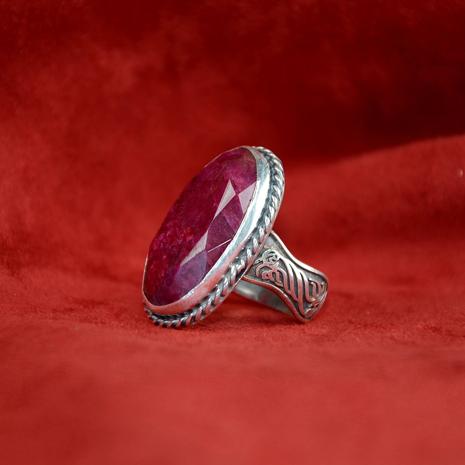 Yakut Rüzgarı Desenli Gümüş Yüzük