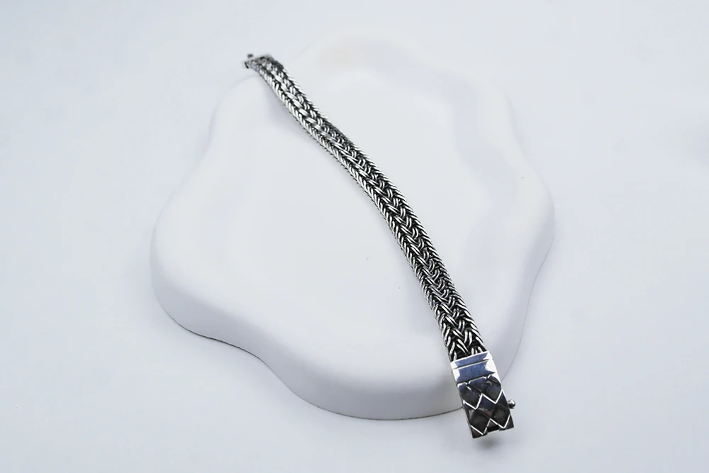 El Örmesi Baklava Desen Kilitli Gümüş Erkek Bileklik