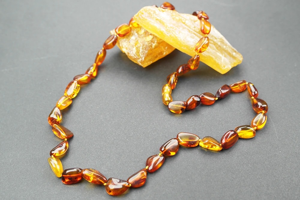 Saray Zarafeti Doğal Kesim Damla Kehribar Yetişkin Kolye