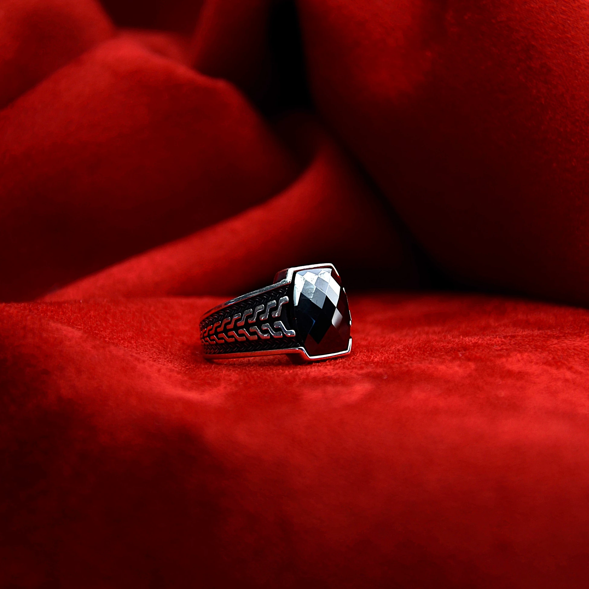 Fasetli Opsidyen Taşlı Gece Sancaktarı Yüzük