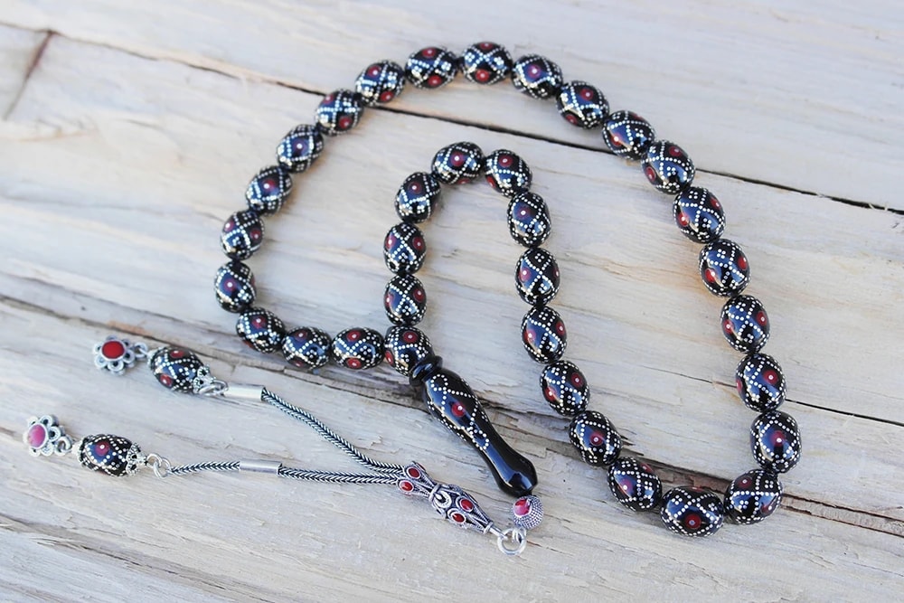 Oltu Taşı  Beyzi Fiyonk Kırmızı İşlemeli Tespih