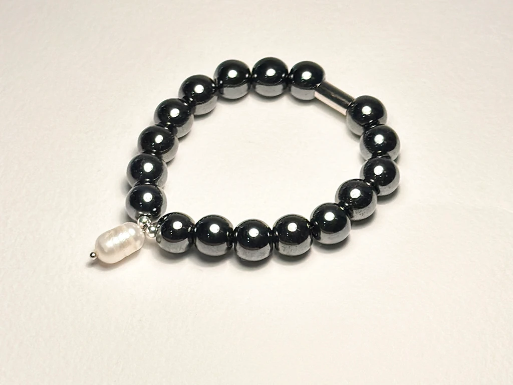 İNCİLİ HEMATİT LASTİKLİ  BİLEKLİK