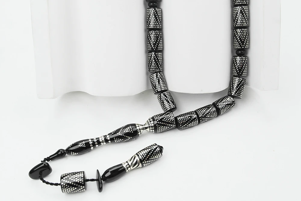 Kesme Piramit Zikzak İşlemeli Oltu Taşı  Tespih