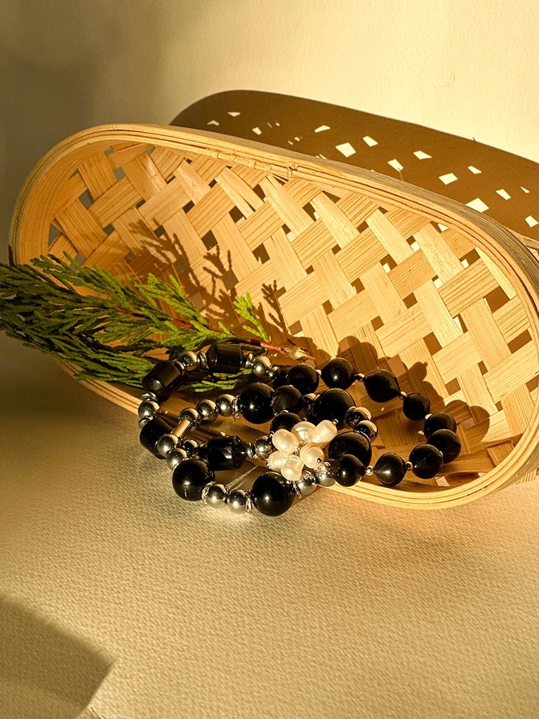 İNCİLİ HEMATİT LASTİKLİ  BİLEKLİK