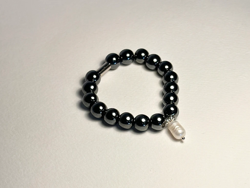 İNCİLİ HEMATİT LASTİKLİ  BİLEKLİK